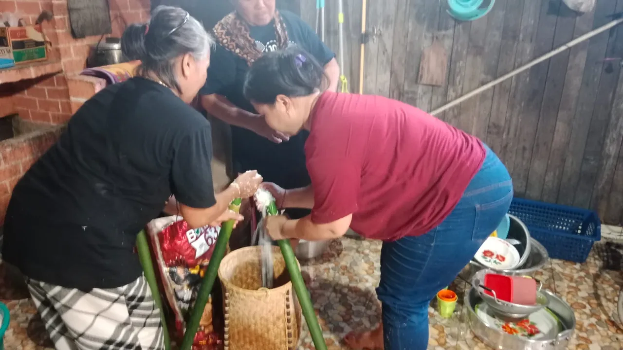 Sambut Puncak Acara Lom Plai, Warga Wehea Antusias Siapkan Makanan Khas "Beang Bit dan Lemang"