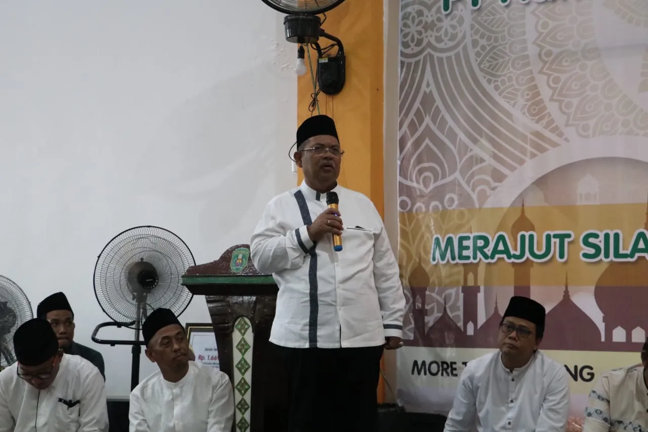 Silaturahmi dengan Warga Bengalon, Ismunandar Buka Puasa di Masjid Assalam