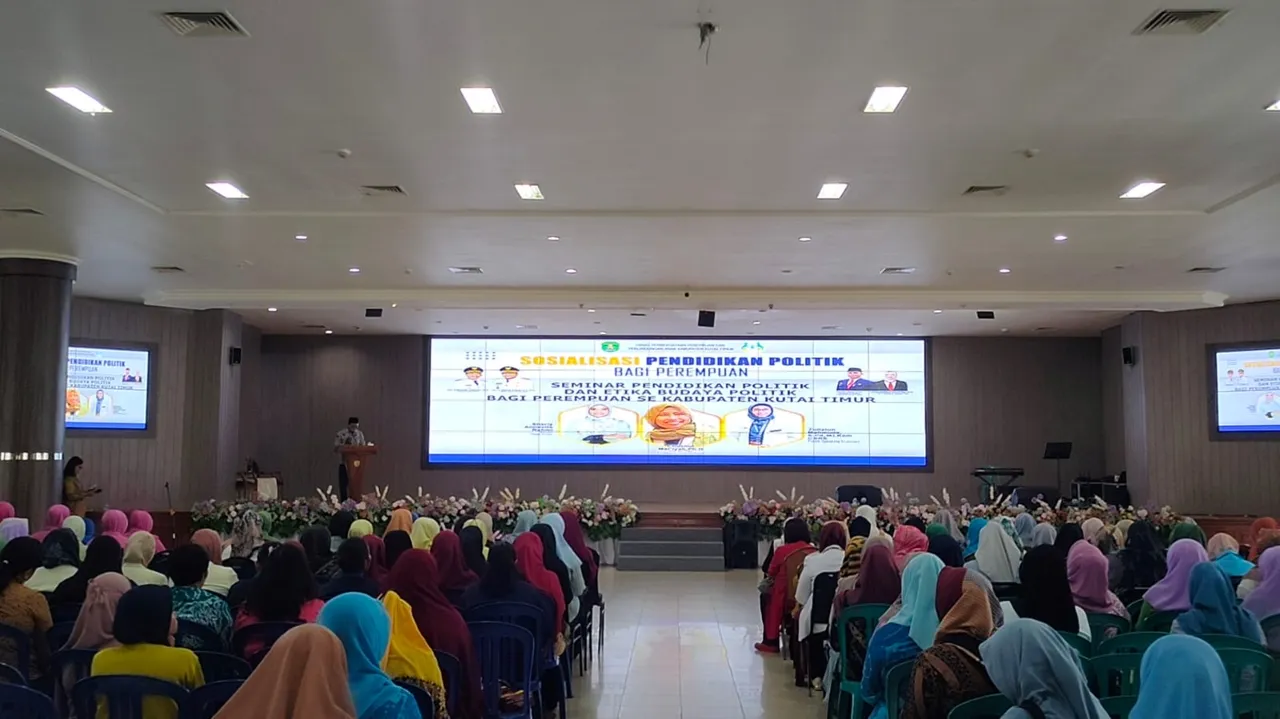 Tumbuhkan Partisipasi Politik, DPPPA Kutim Gelar Sosialisasi Pendidikan Politik Bagi Perempuan
