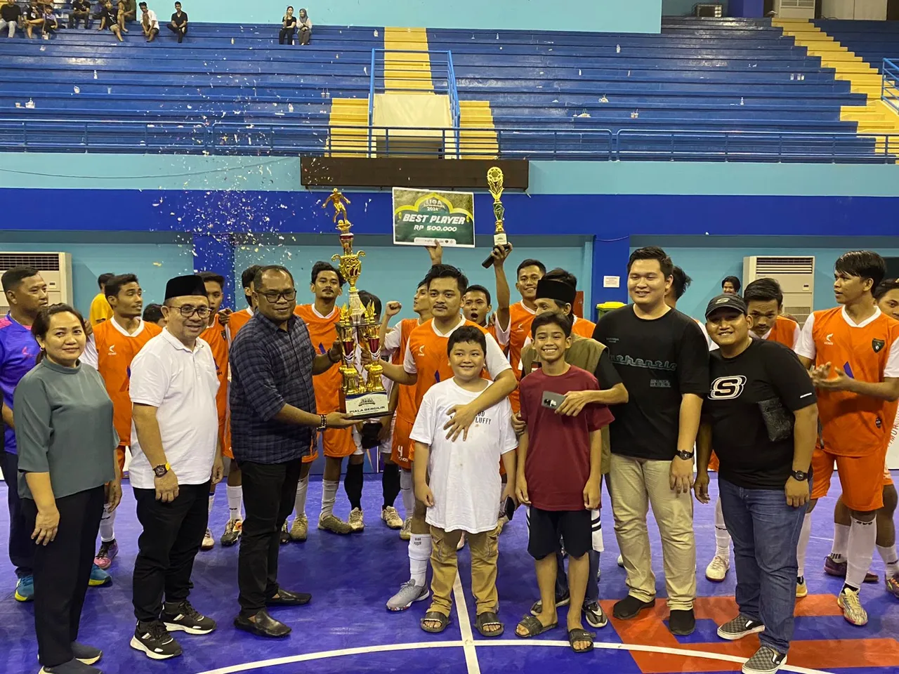 Liga Ramadhan 2024 Usai Ditutup Wabup Kasmidi Bulang, Batu Manyure FC Tembus Jadi Juara