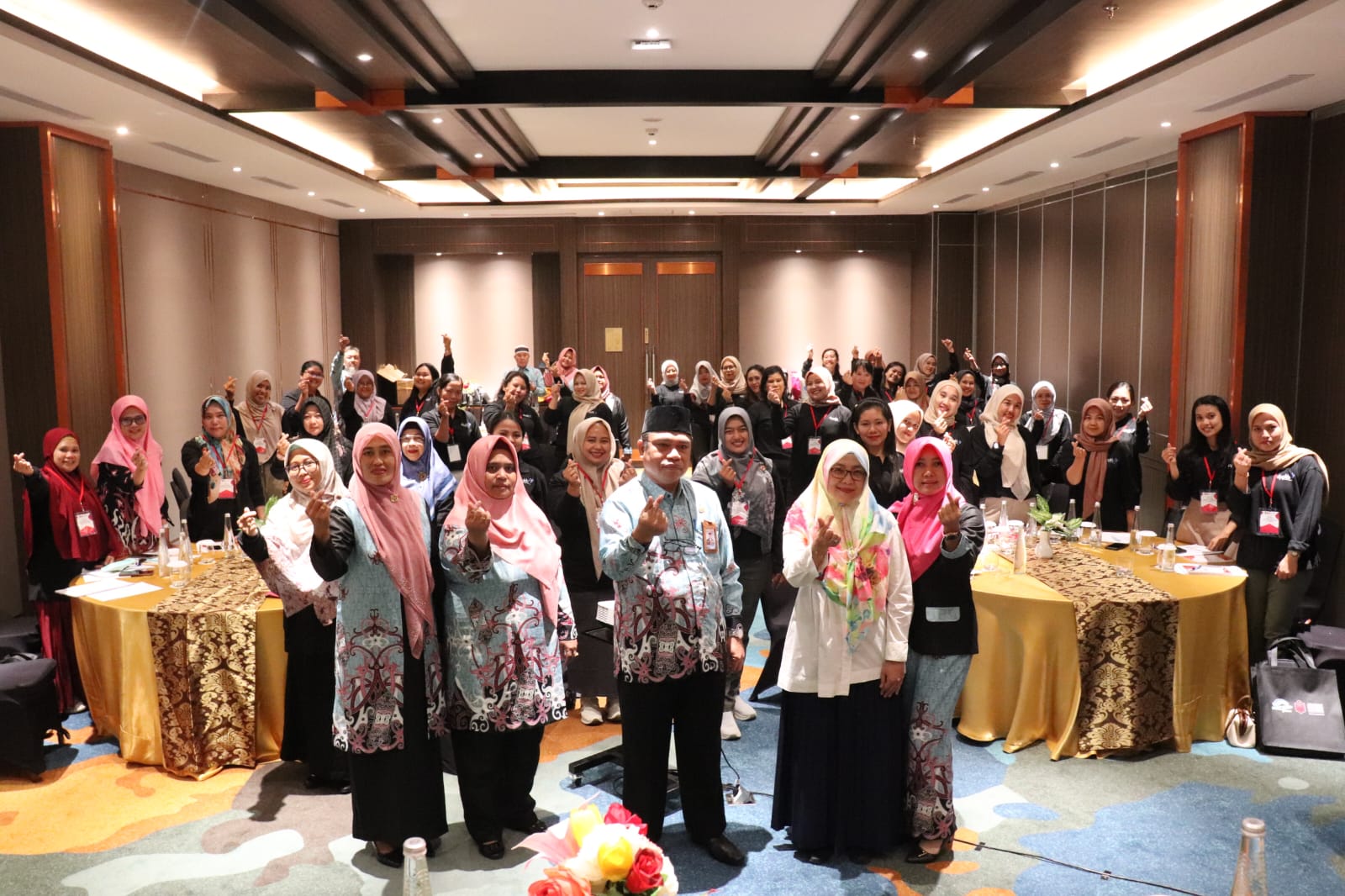 Kadis DPPKB Kutim Junaidi Imbauk Bidan Untuk Berikan Edukasi kepada Masyarakat untuk Periksa kehamilan, Timbang dan Ukur Anak