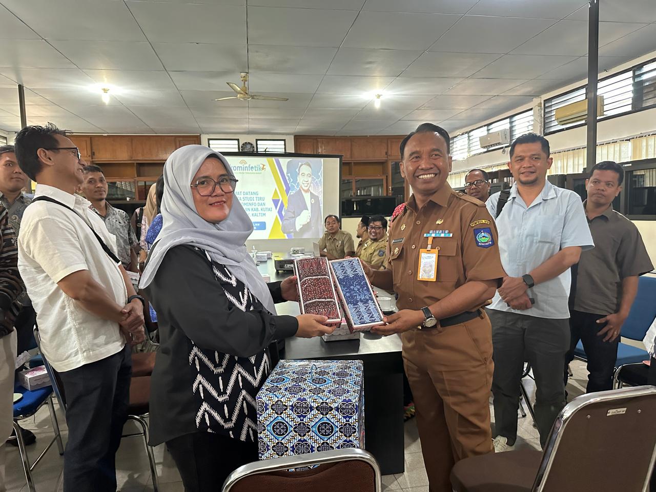 Gali Informasi di Bidang Komunikasi dan Informasi, Diskominfo Staper Kutim Sambangi Diskominfotik Provinsi NTB