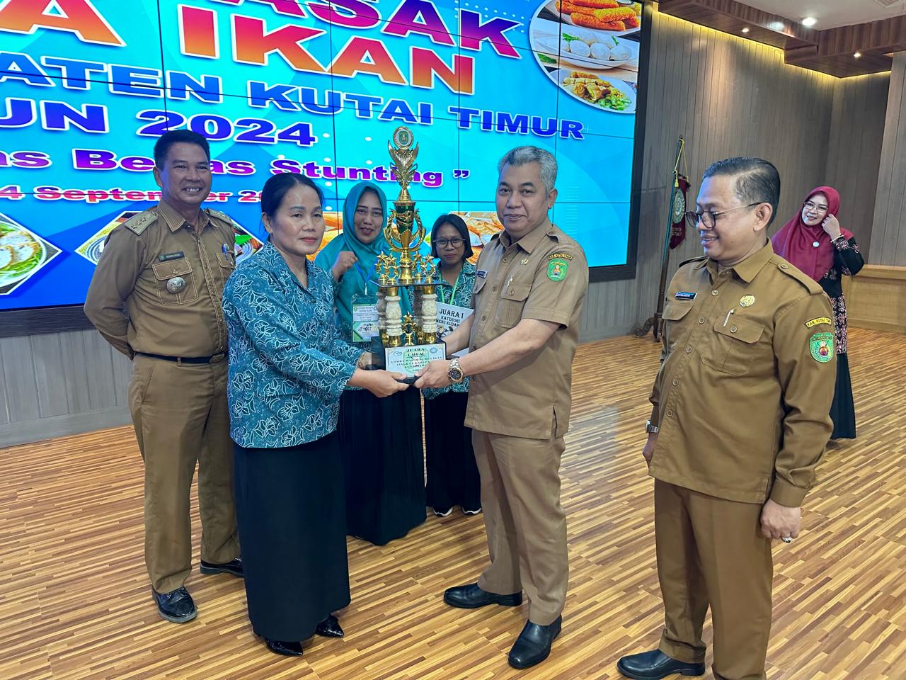 Di Lomba Masak Serba Ikan Tingkat Kabupaten Kutim, Kecamatan Telen Raih Juara Umum