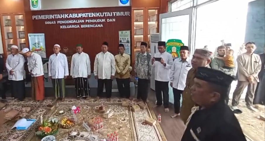 Kepala DPPKB Kutim Junaidi Turut Jalankan SE Gubernur Terkait Pemutaran Lagu Kebangsaan,