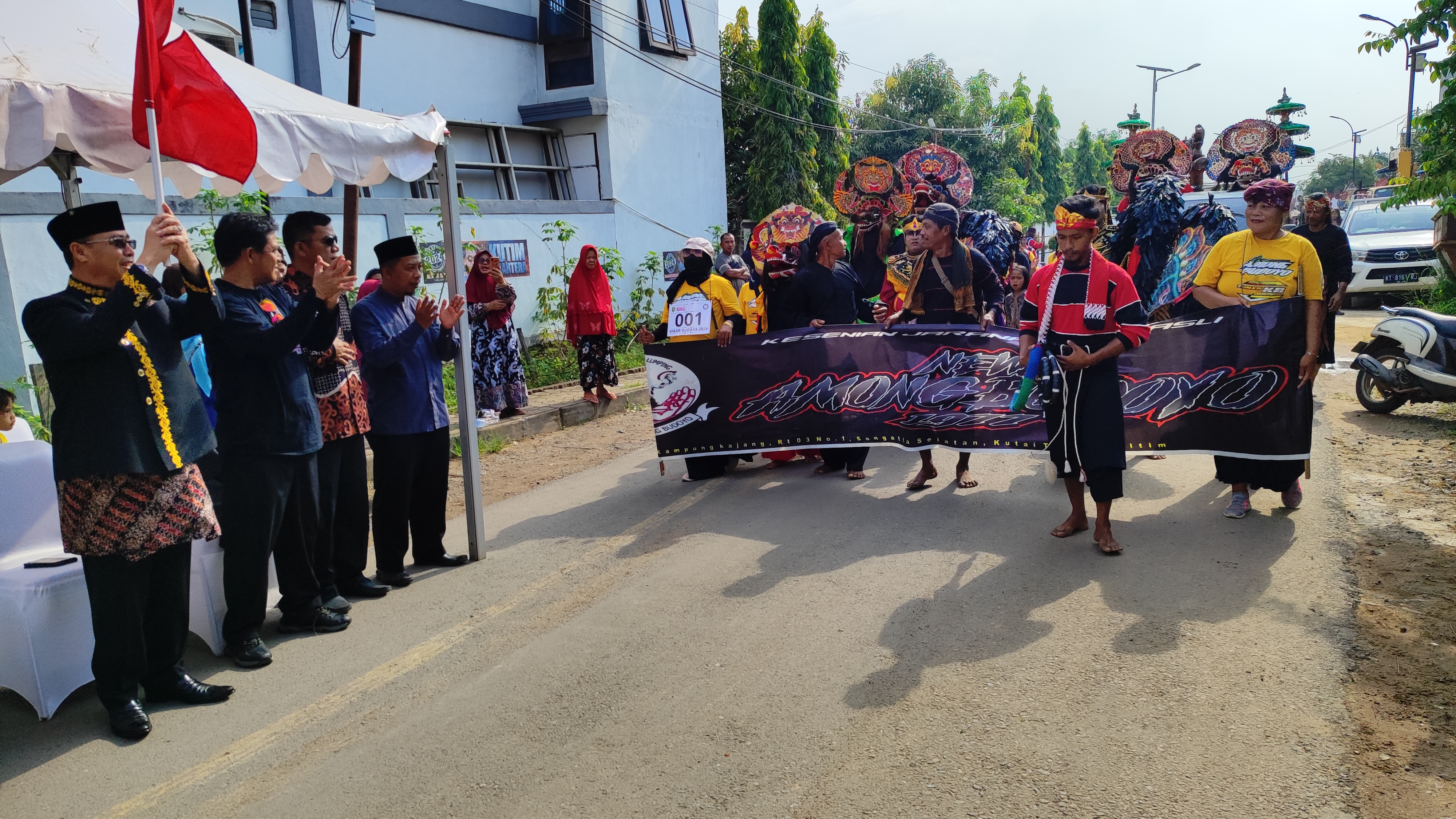 Masih di Suasana HUT Kutim ke 25 Tahun, Pemkab Kutim Gelar Kirab Budaya 