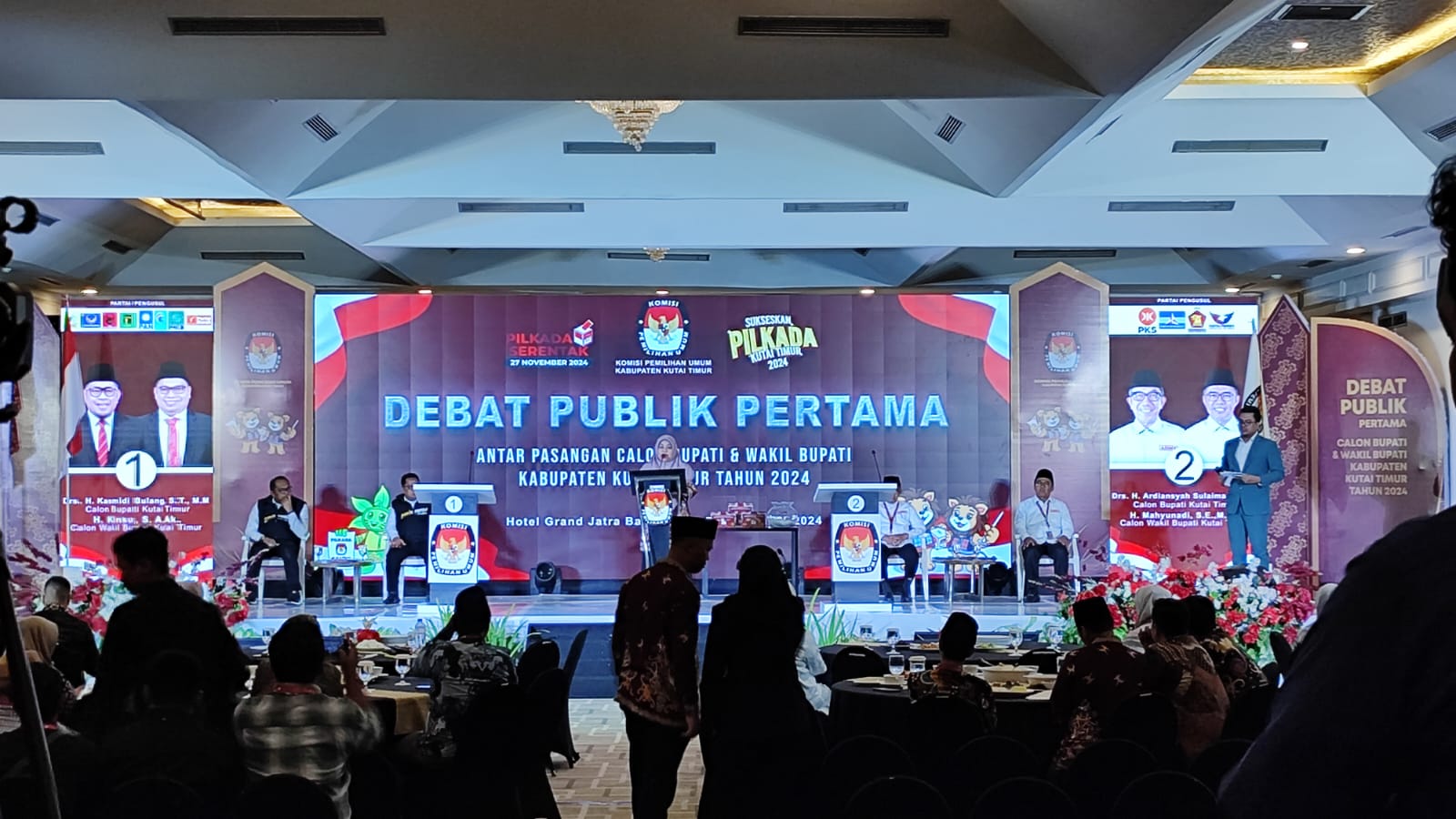 Disiarkan Oleh TVRI Kaltim. KPU Gelar Debat Publik Pertama Pilkada Kutim. 