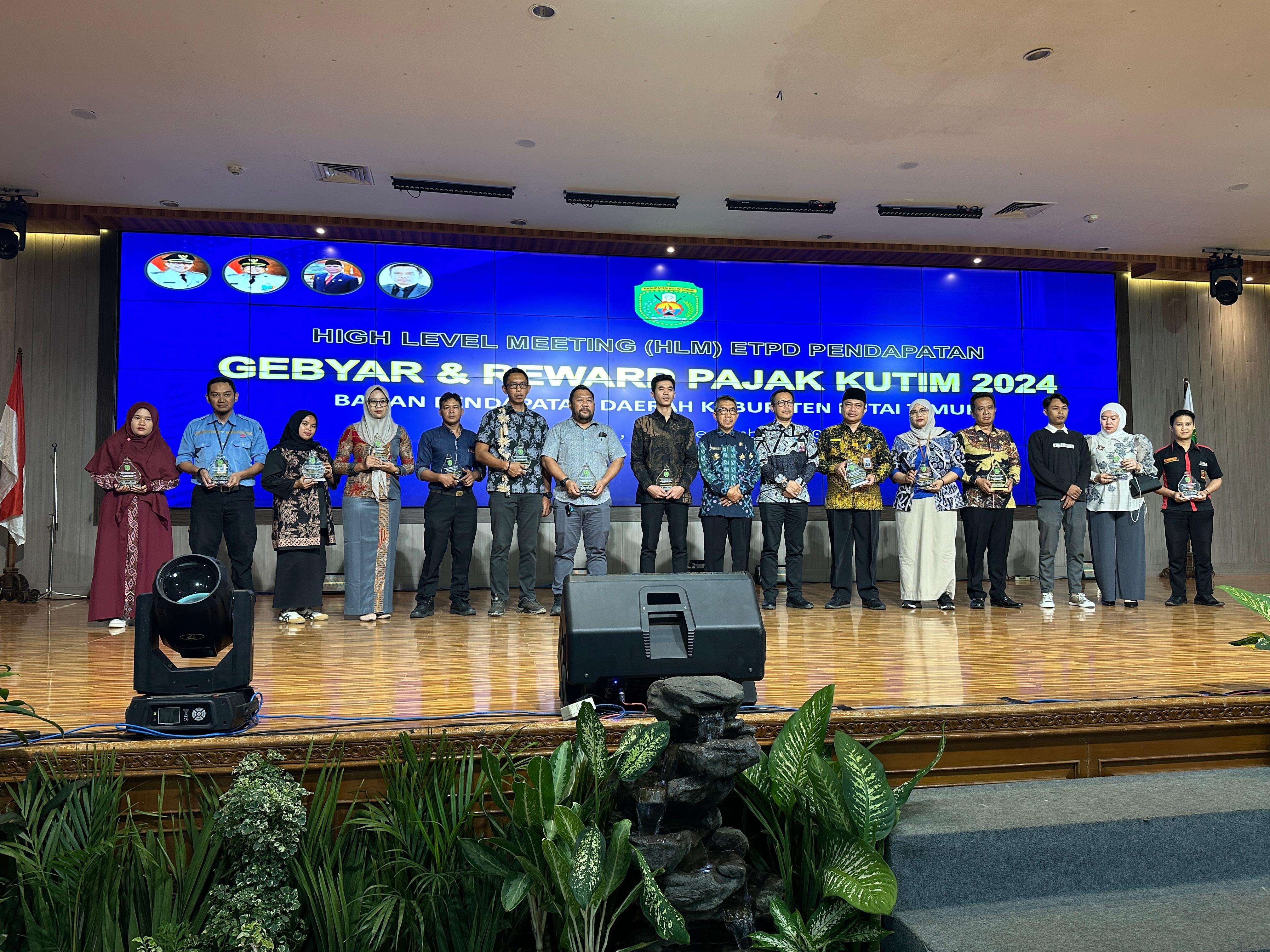 Taat Bayar Pajak, Pemkab Kutim Beri Penghargaan kepada Wajib Pajak, Bupati Kutim Ardiansyah: Terus Lakukan Ivonasi dan Terobosan