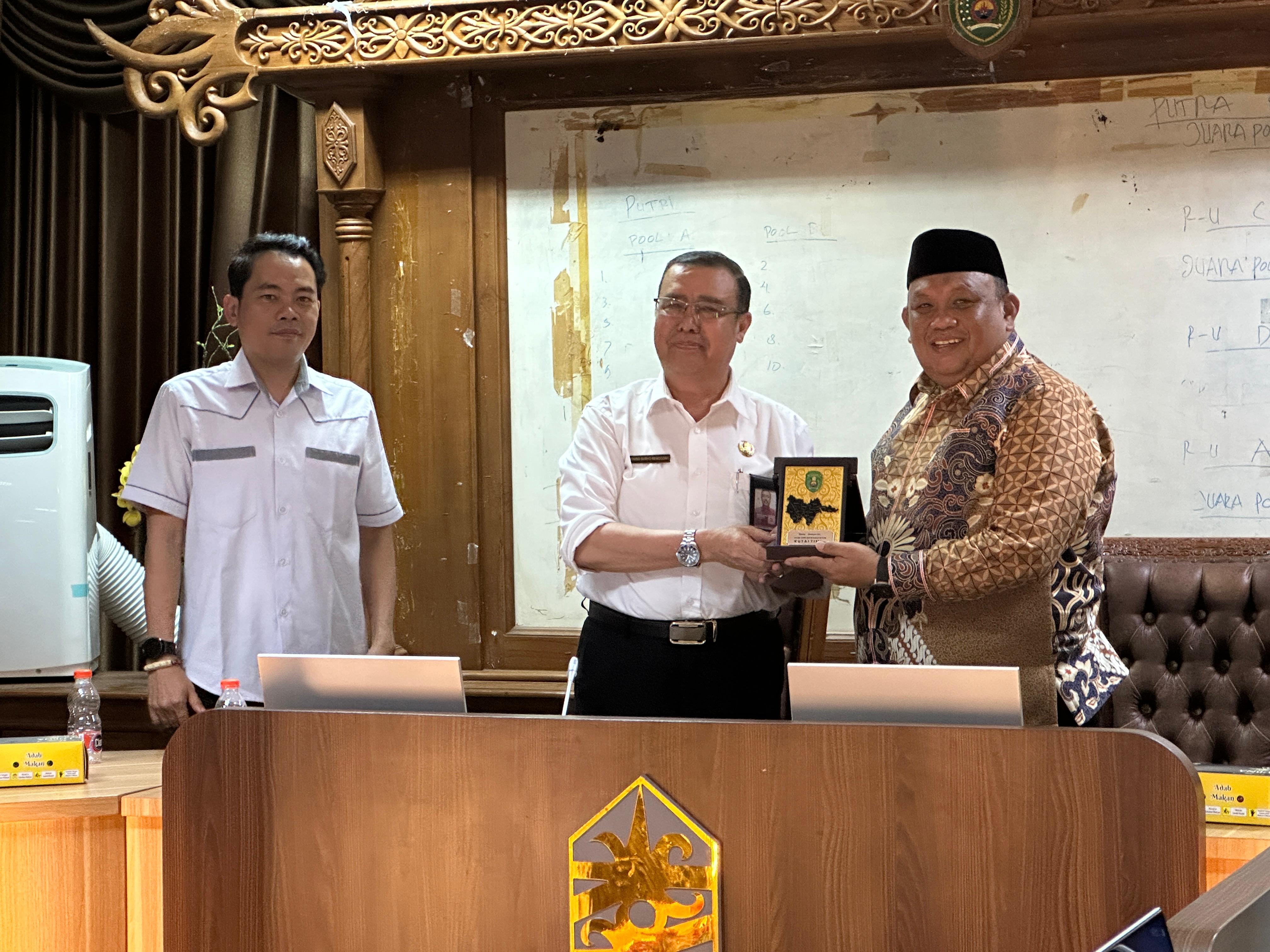 Anggota DPRD Kaltim Agusrianyah Kunker ke Kutim untuk Sinergikan Program – Program Kegiatan, Aisten Pemkesra: OPD Diminta Usulkan Sesuai Renja