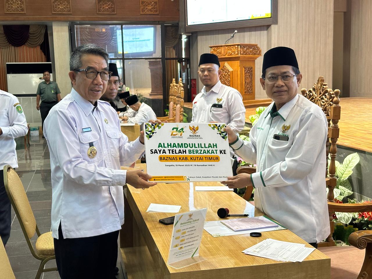 Buka Acara Kutim Berzakat, Bupati Ardiansyah Minta Perusahaan Ikut Ambil Bagian Berzakat di Baznas