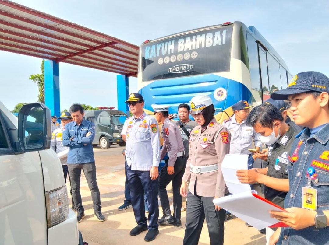 Jelang Mudik Hari Raya, Dishub dan Polres Kutim Lakukan Ramp Check Terhadap Kendaraan di Terminal 