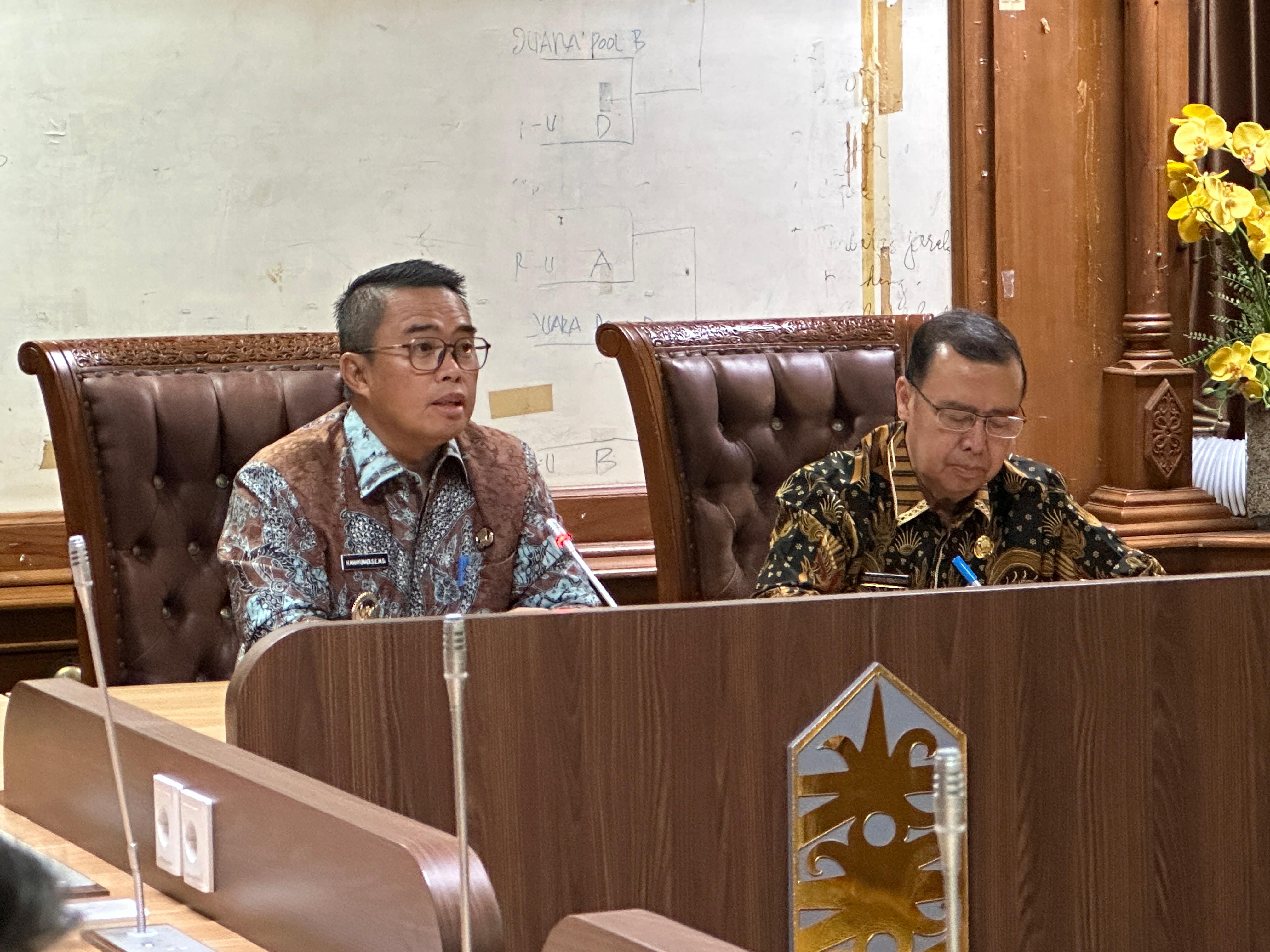 Pimpin Diskusi dan RDP antara Warga Gang Rukun Jalan Dayung dengan YSB, Wabup Kutim Mahyunadi Komitmen Kawal Permasalahan Hingga Selesai