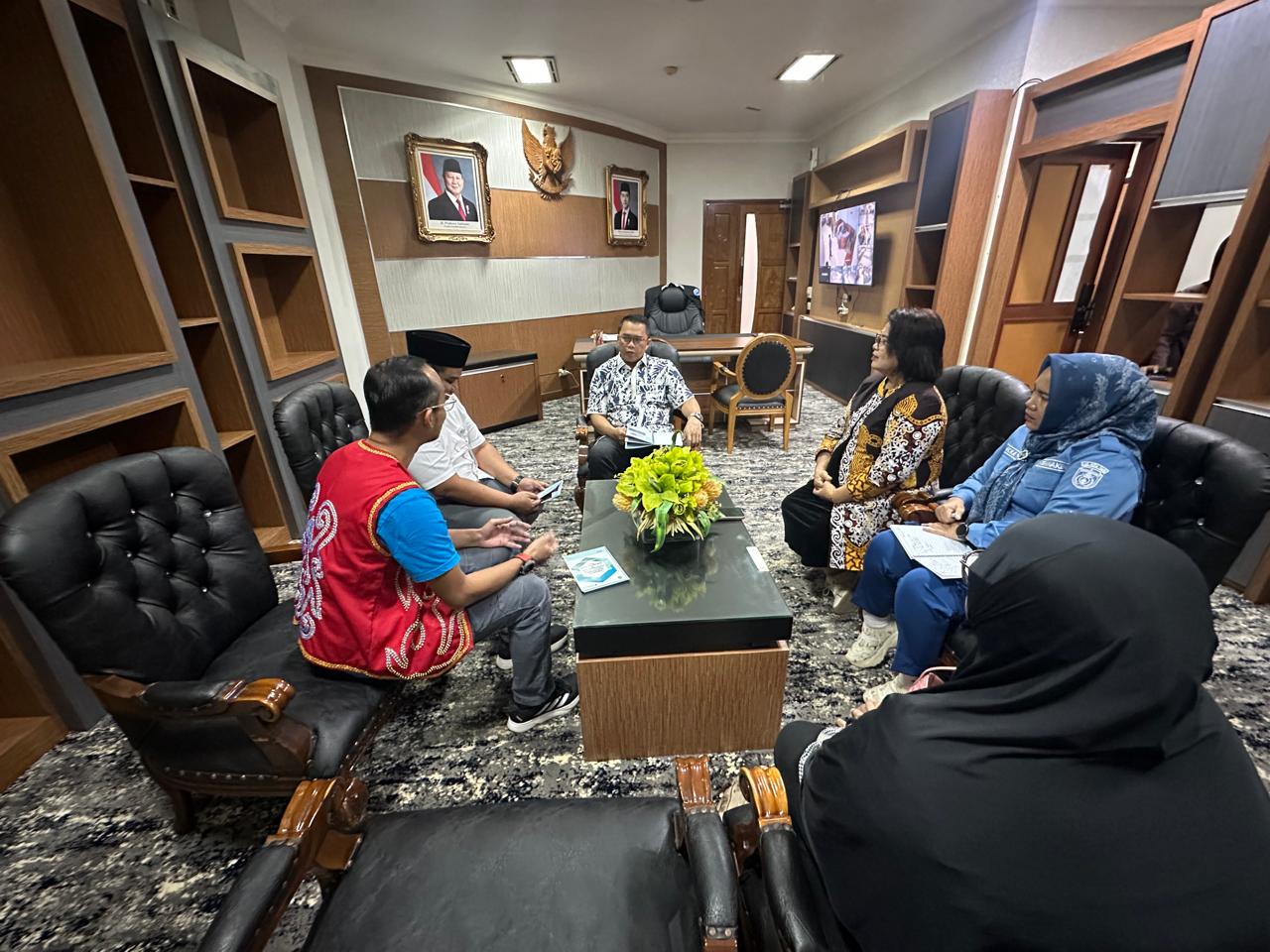Wabup Mahyunadi Minta Semua Penerima Manfaat Bisa Terima Kartu Asuransi BPJS Ketenagakerjaan