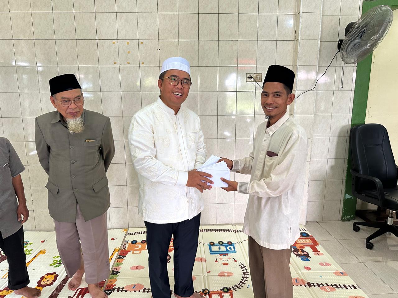 Kunjungi Ponpes Hidayatullah, Wabup Mahyunadi Berbagi Kebahagian Bersama Santri