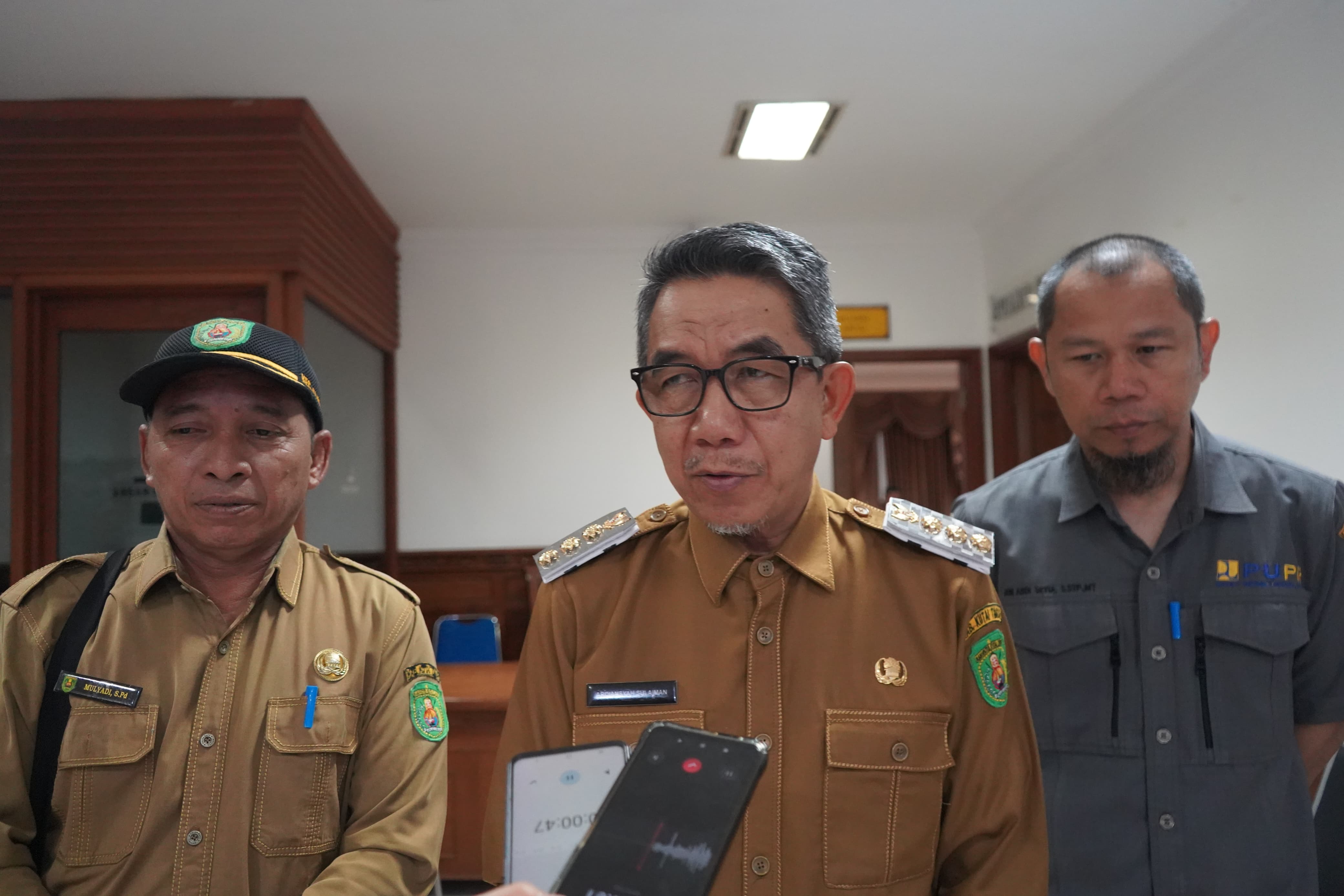 Pemkab Kutim Fasilitasi Rapat Terkait Jalan Tembus Desa Manubar dan Sandara, Bupati Ardiansyah: Siap Tingkatkan Badan Jalan