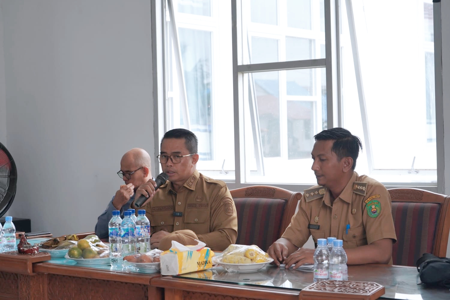 Tinjau Jalan Poros dan Jembatan Desa Senyiur, Mahyunadi Wabup Kutim: Semua Elemen Wajib Berkontribusi Bantu Pemda untuk Wujudkan Pembangunan 