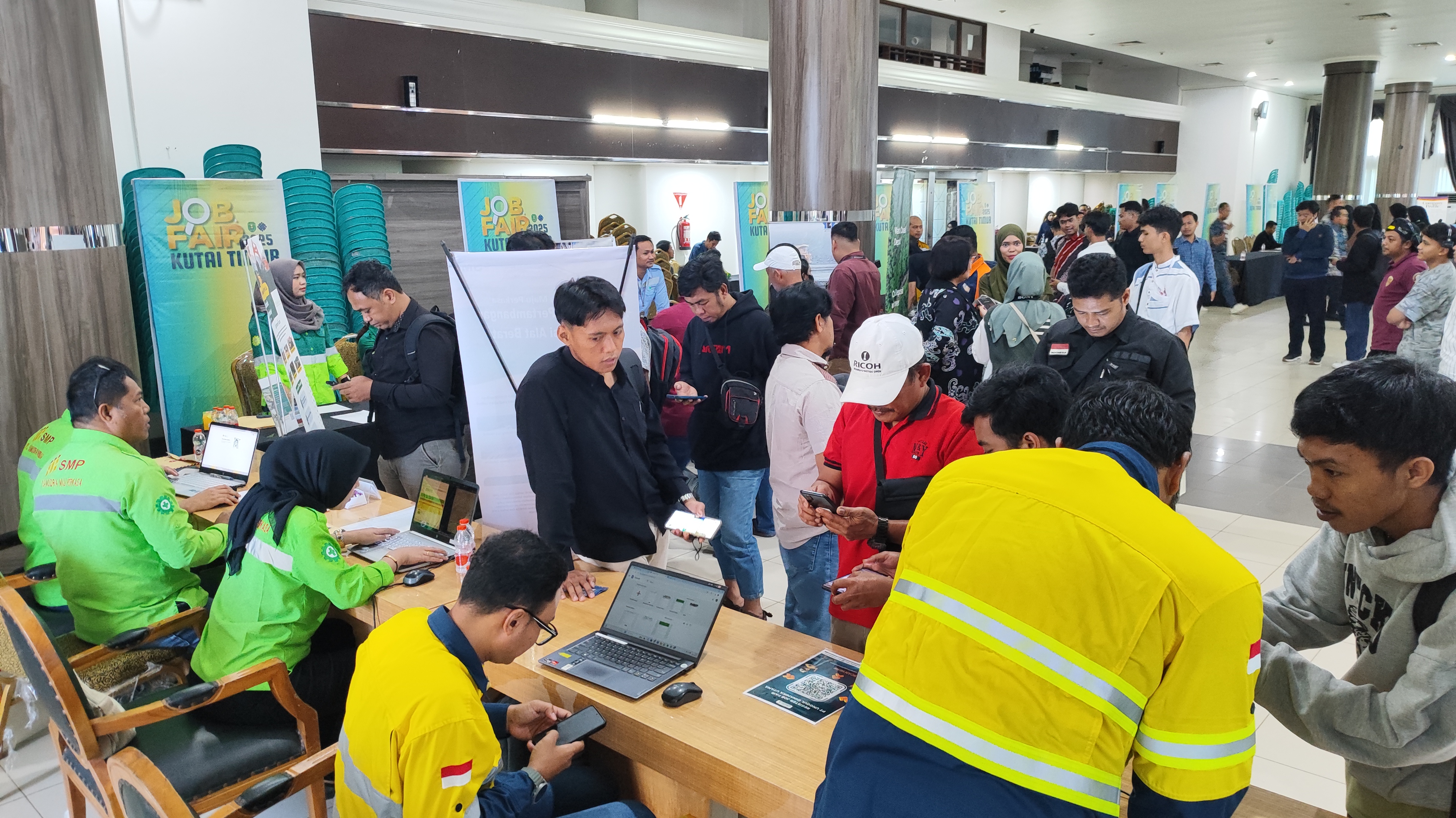 Ratusan Orang Mencoba Peruntungan dalam Job Fair Garapan Disnakertrans Bersinergi dengan Penyedia Loker