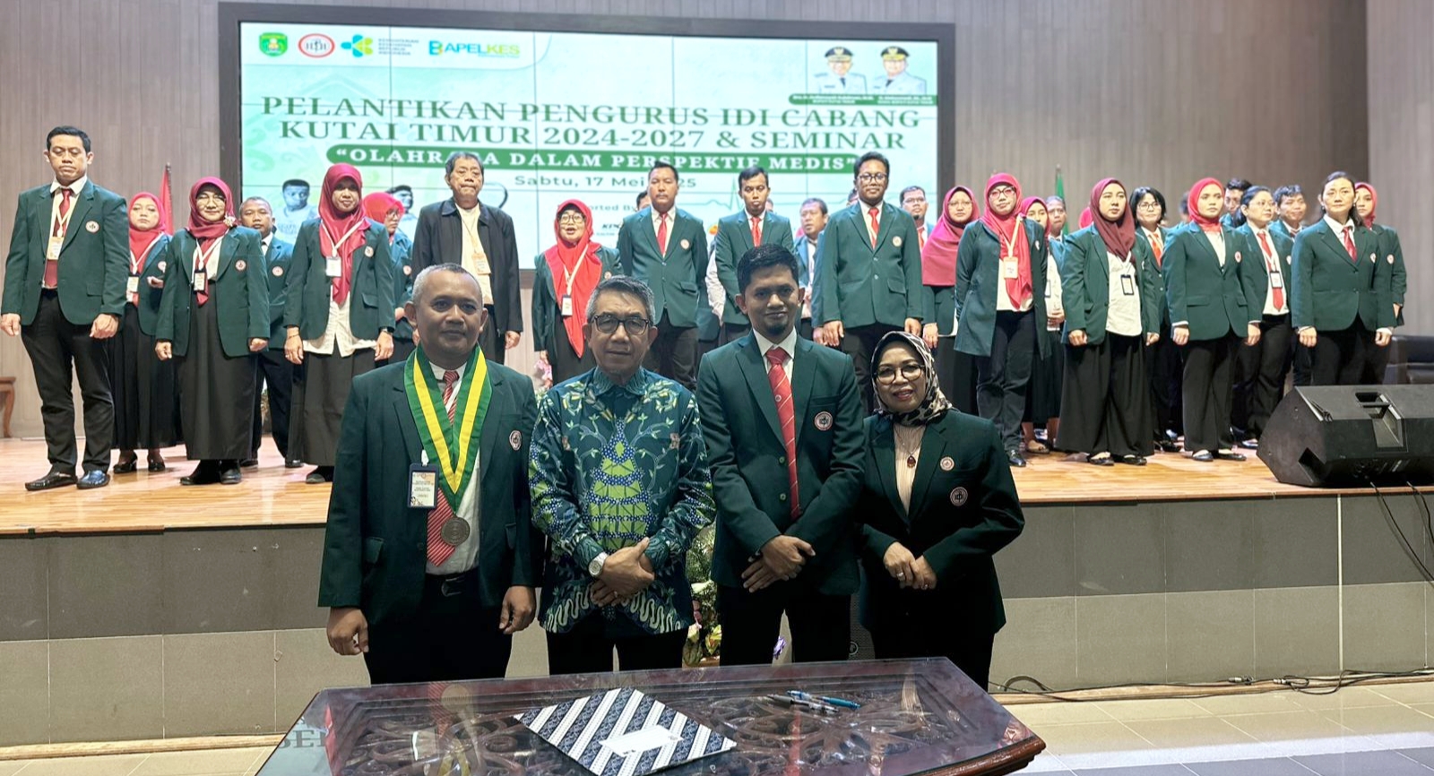Hadiri Pelantikan Pengurus IDI Kutim, Bupati Ardiansyah: Pentingnya Komitmen dalam Menjalankan Sumpah Profesi Kedokteran dengan Penuh Tanggung Jawab