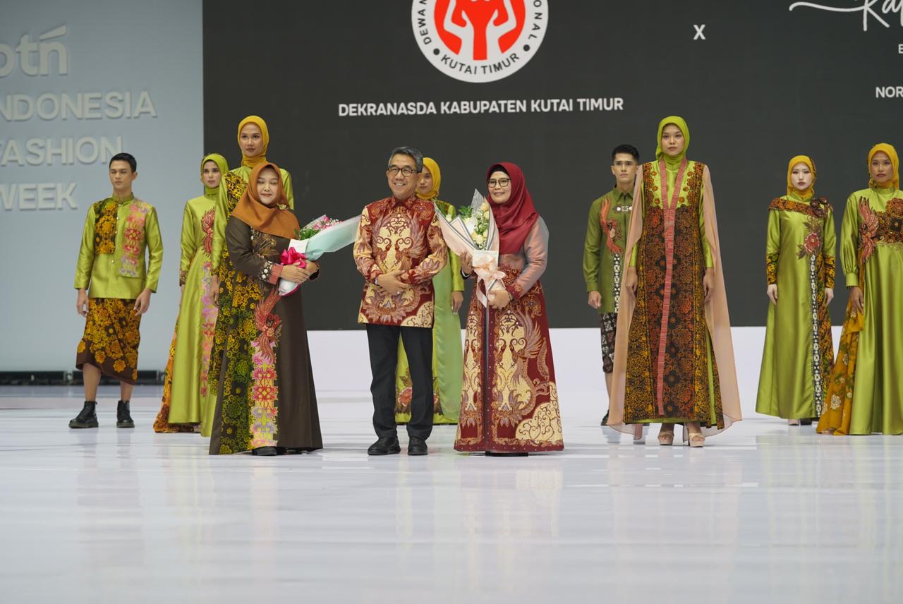 Tampil Memukau di Indonesia Fashion Week 2025, Majestic Wakaroros Menarik Minat Pencinta Fashion