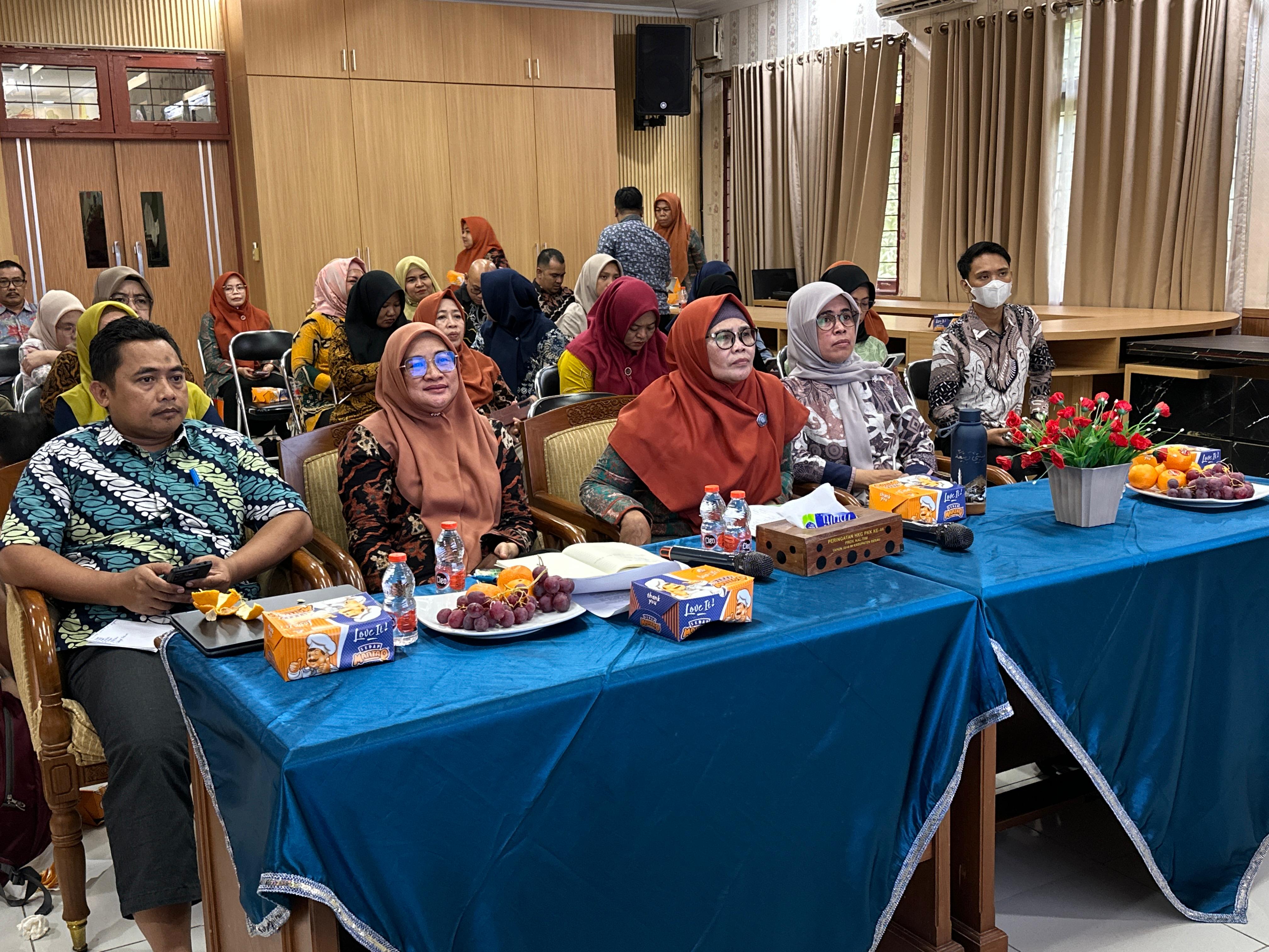 Tim Pembina Posyandu Kutim dan Pihak Terkait Ikuti Sosialisasi Implementasi Permendagri Nomor 13 Tahun 2024, Ketua Tim PKK Siti Robiah: Kutim sudah Laksanakan