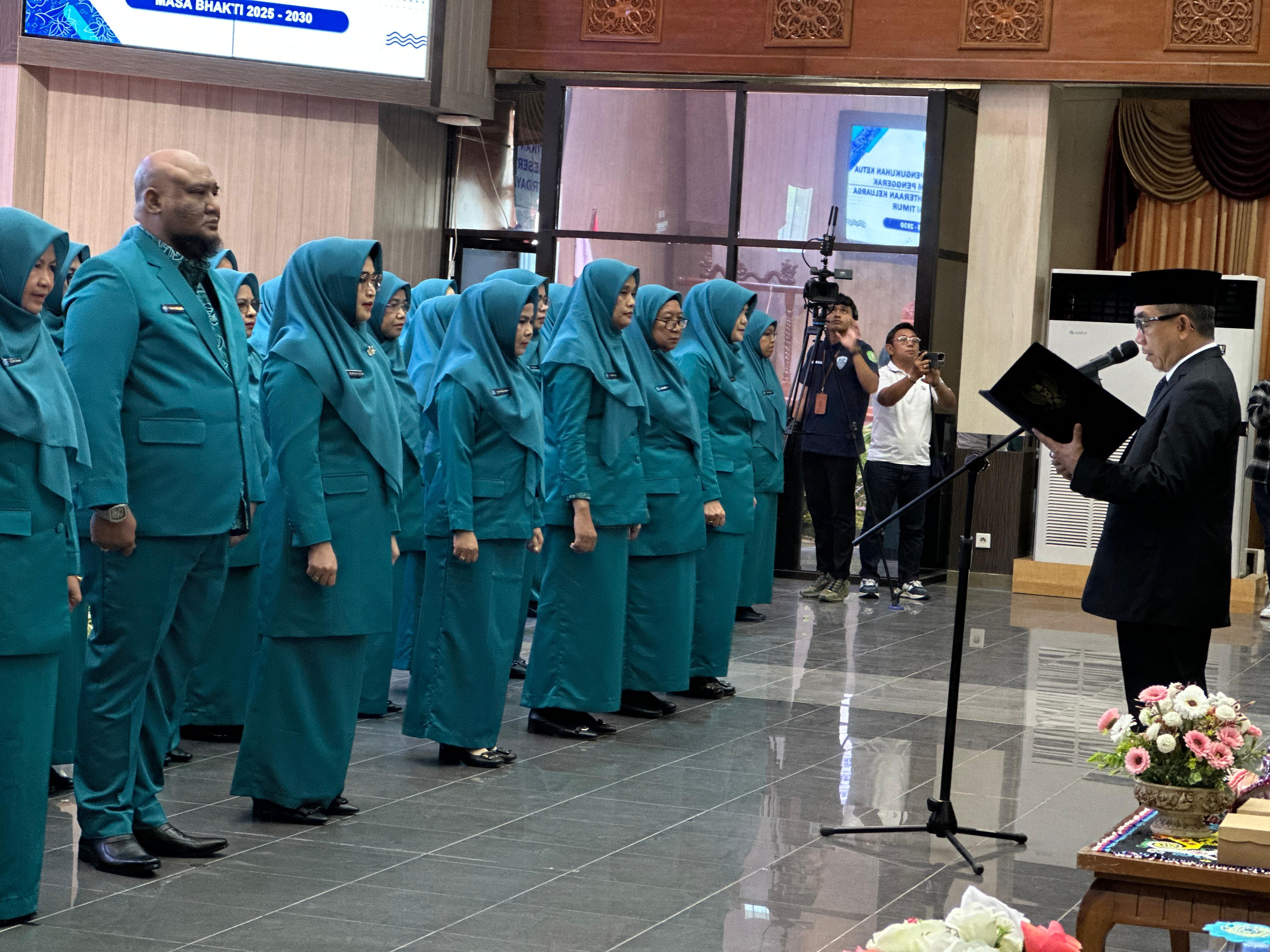 Pengurus dan Ketua TP PKK Kabupaten Kutim Resmi Dilantik, Bupati Ardiansyah: Pentingnya Dukungan semua Pihak Terhadap Organisasi Mitra Pemerintah seperti PKK 