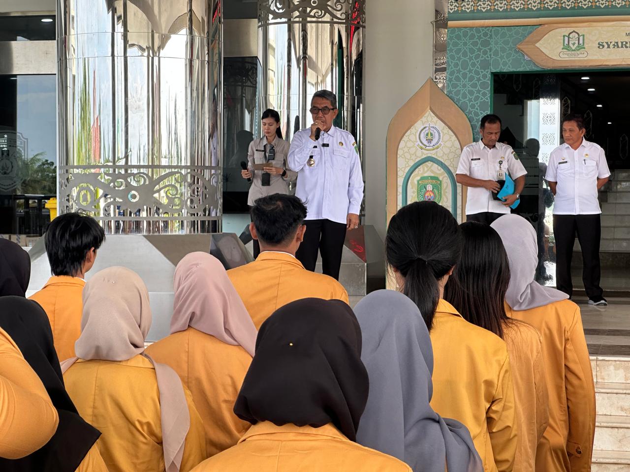 Serah Terima 402 Mahasiswa Unmul KKN di Kutim, Bupati Ardiansyah: Program Tematik Searah dengan Visi Misi Kutim