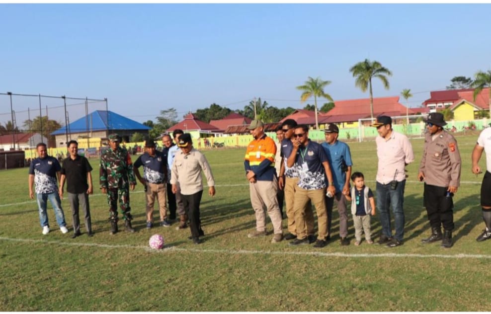 Buka Turnamen Sepak Bola SANGSAKA, Wabup Mahyunadi Pesan Junjung Sportifitas dan Jaga Keamanan Lingkungan