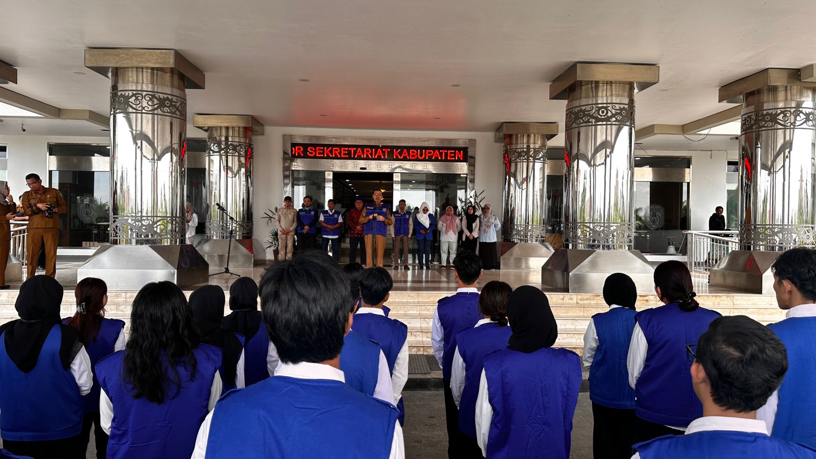 Lepas KKN 58 Mahasiswa STIPER, Asisten Pemkesra Poniso: Jaga Komunikasi dan Hubungan Baik dengan Masyarakat