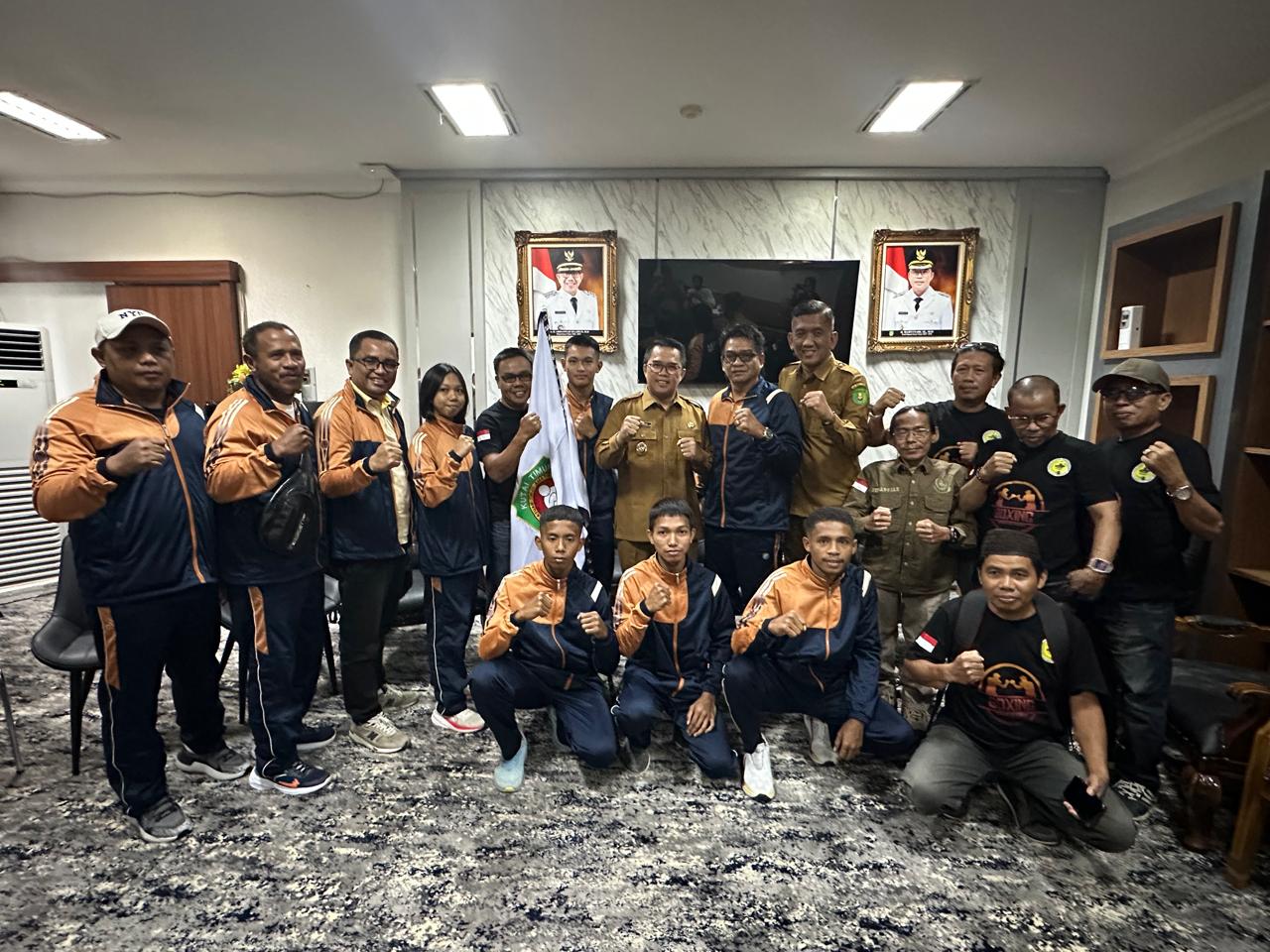 Lepas Atlit Tinju Kutim Ikuti Piala Gubernur Kaltim. Wabup Mahyunadi Dorong Bentuk Sasana  Tiap Kecamatan