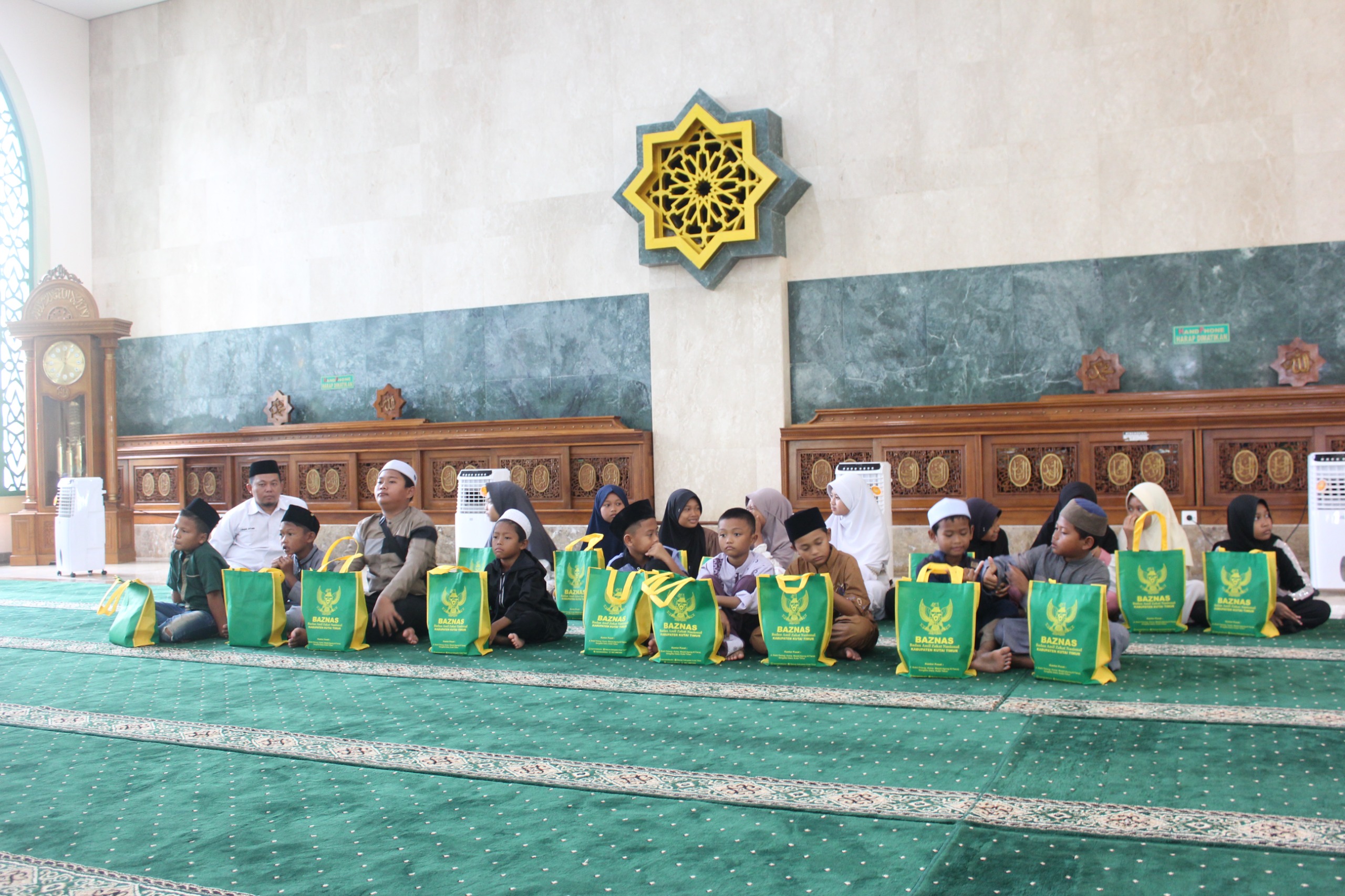 BAZNAS Kutim Salurkan Bantuan Pendidikan Rp 1 Miliar Bagi Anak Yatim Piatu  