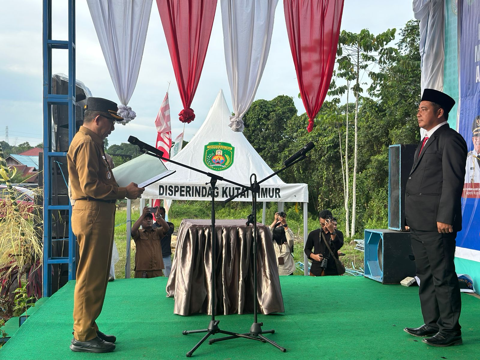 Bupati Kutim Lantik Pj Kades Persiapan Sembulo Mandiri dan Anggota BPD Antar Waktu di Kaliorang