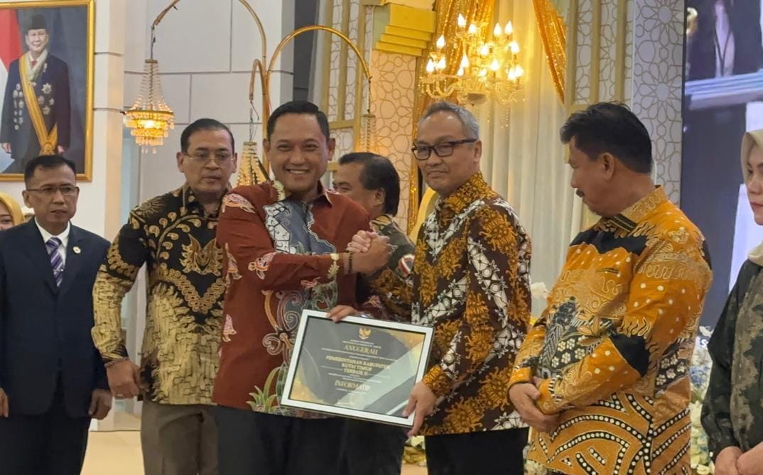 Kutim Gondol 3 Penghargaan Bergengsi Ajang Anugerah KIP Kaltim 2025