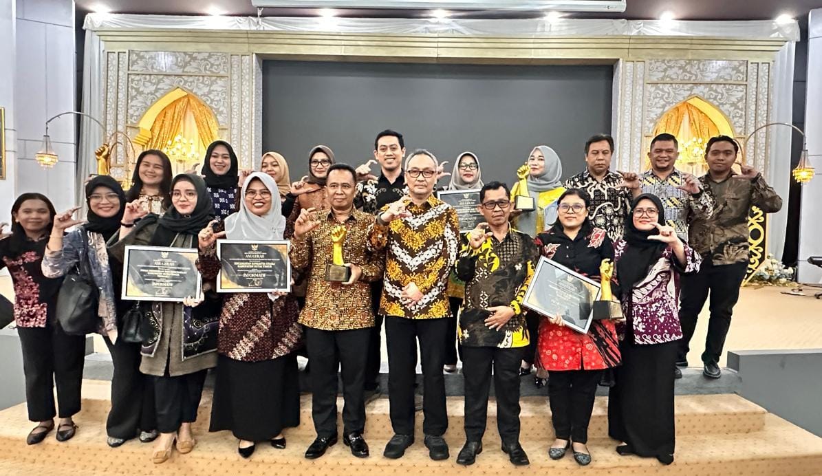 Perdana Tampil, Disdukcapil dan Sangatta Utara Sabet Penghargaan Keterbukaan Informasi