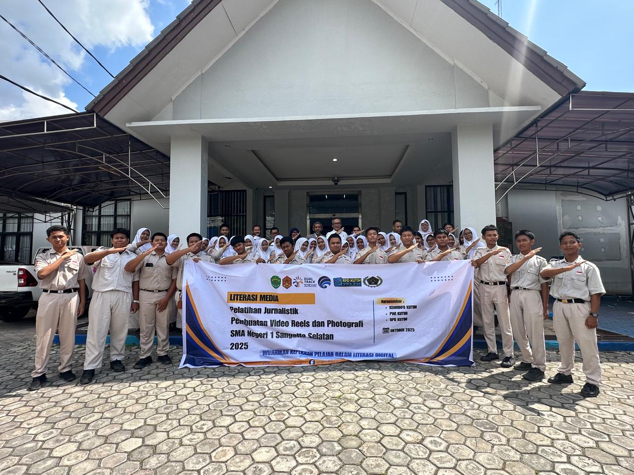 Belajar Jadi Kreator Positif, Puluhan Siswa SMAN 1 Sangsel Ikuti Pelatihan Foto Jurnalistik dan Reels di Diskominfo Kutim