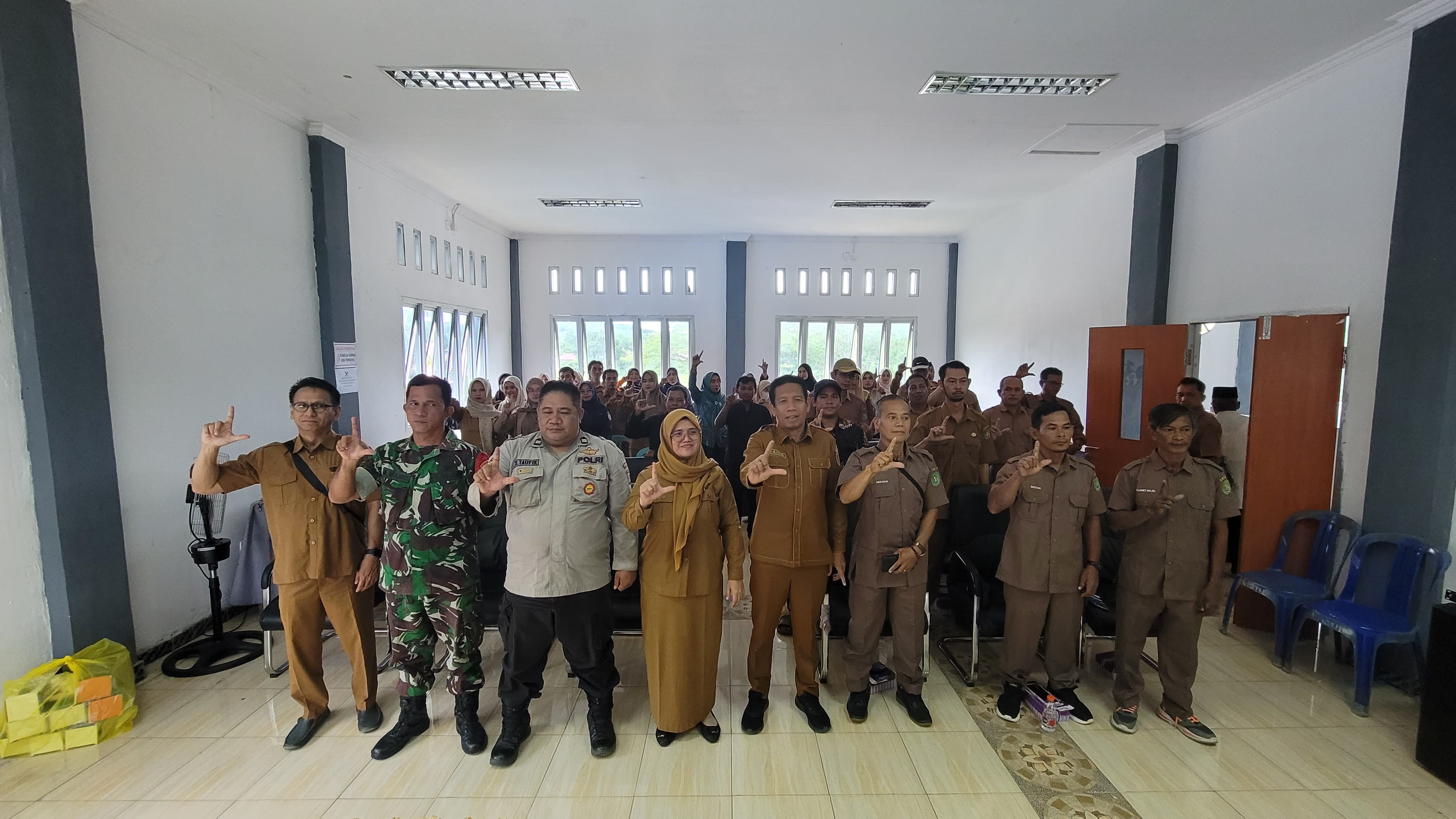 Perkuat Literasi Informasi, Diskominfo Sosialisasikan KIM dan SP4N LAPOR di Teluk Pandan