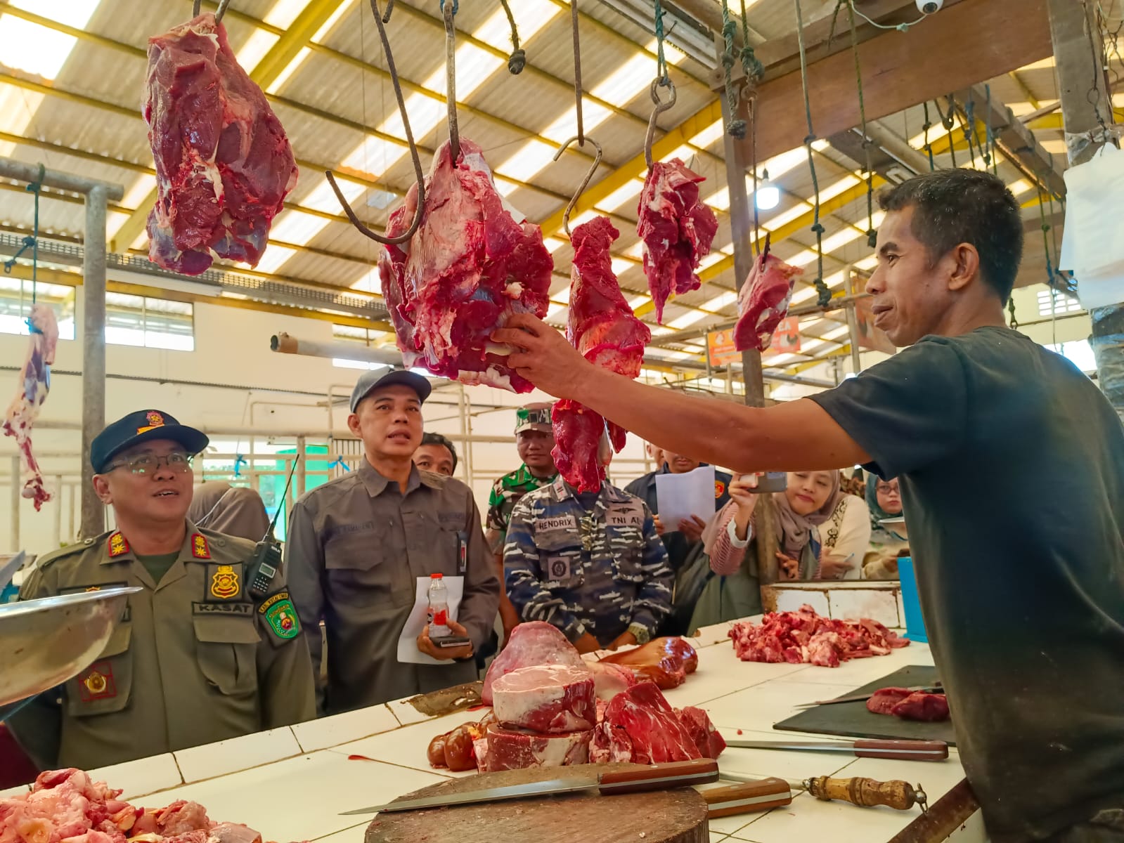 Pemkab Kutim Bergerak Cepat, Sidak Pasar Pastikan Harga Bapokting Tetap Terkendali