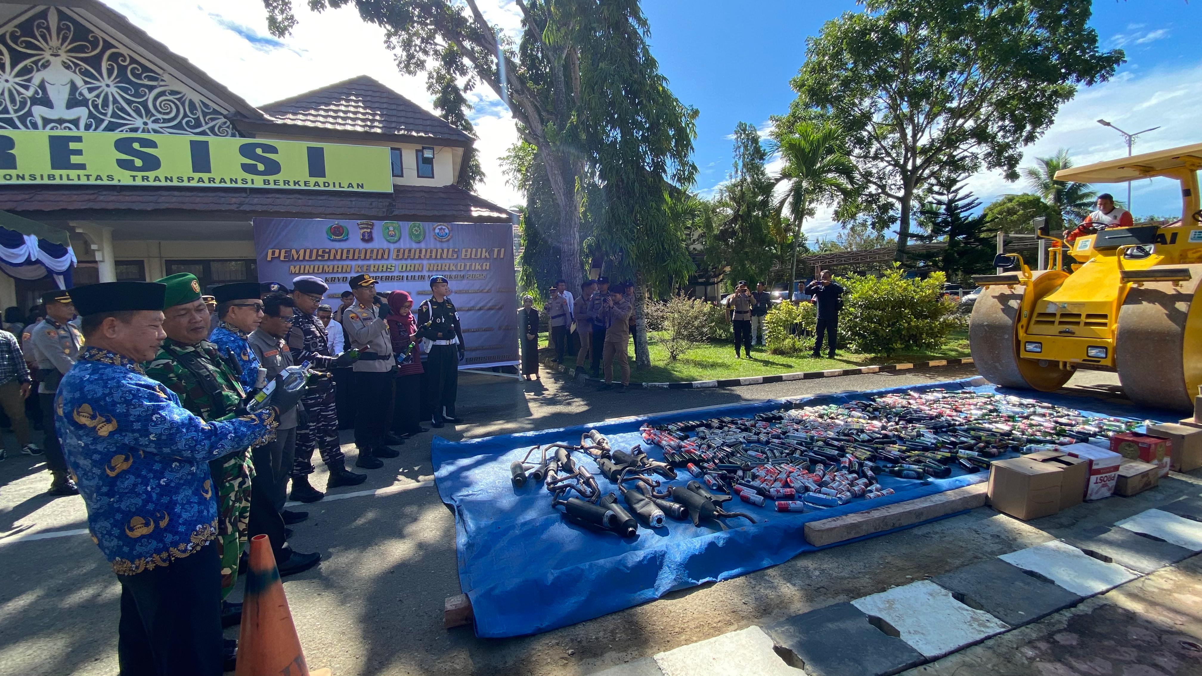 Polres Kutai Timur Musnahkan Ribuan Miras, Narkoba, dan Knalpot Brong Hasil  KRYD