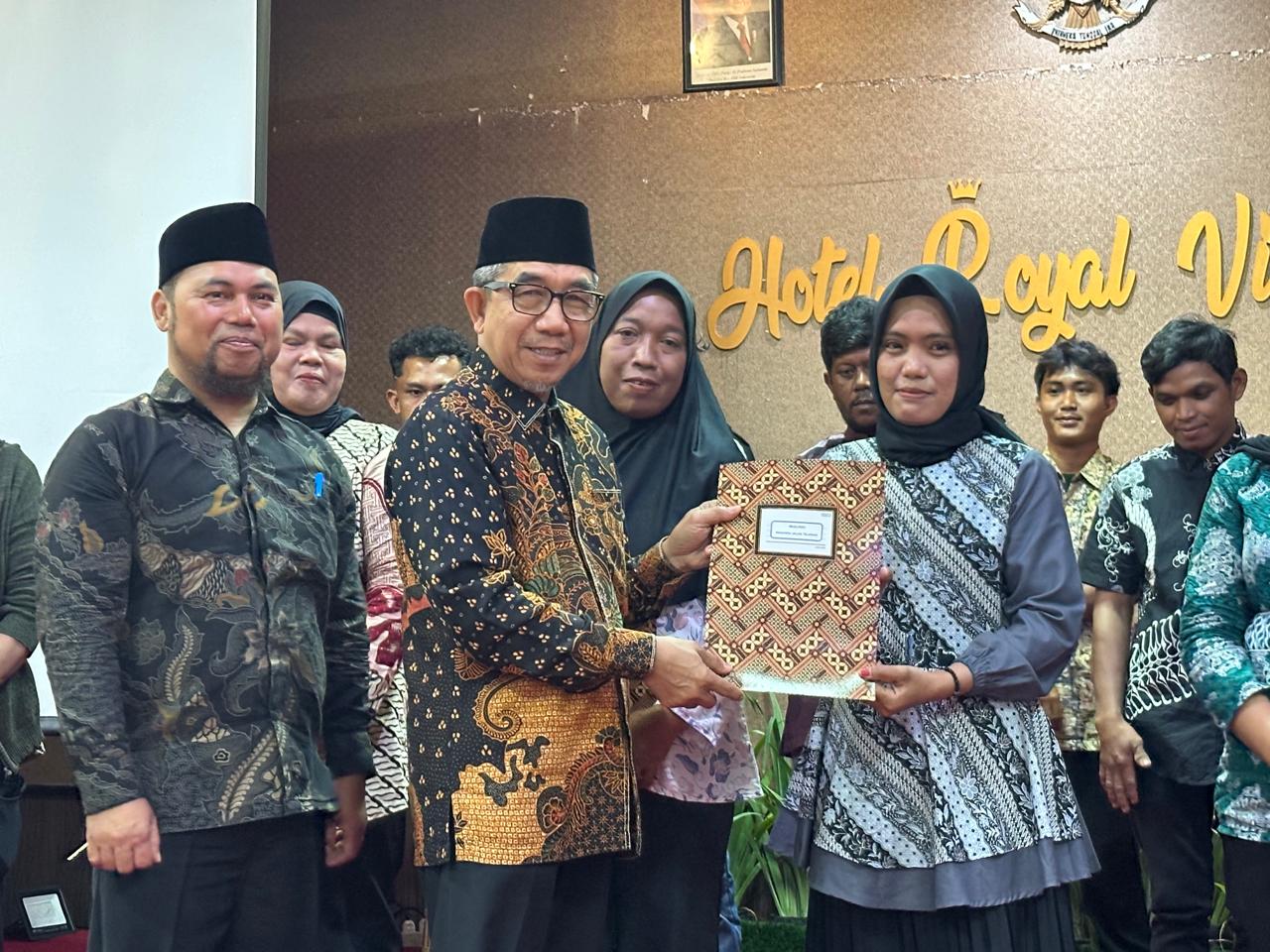 Apresiasi Petugas Kebersihan, Bupati Kutim Dorong Inovasi Pengolahan Sampah dan Tambah Bonus