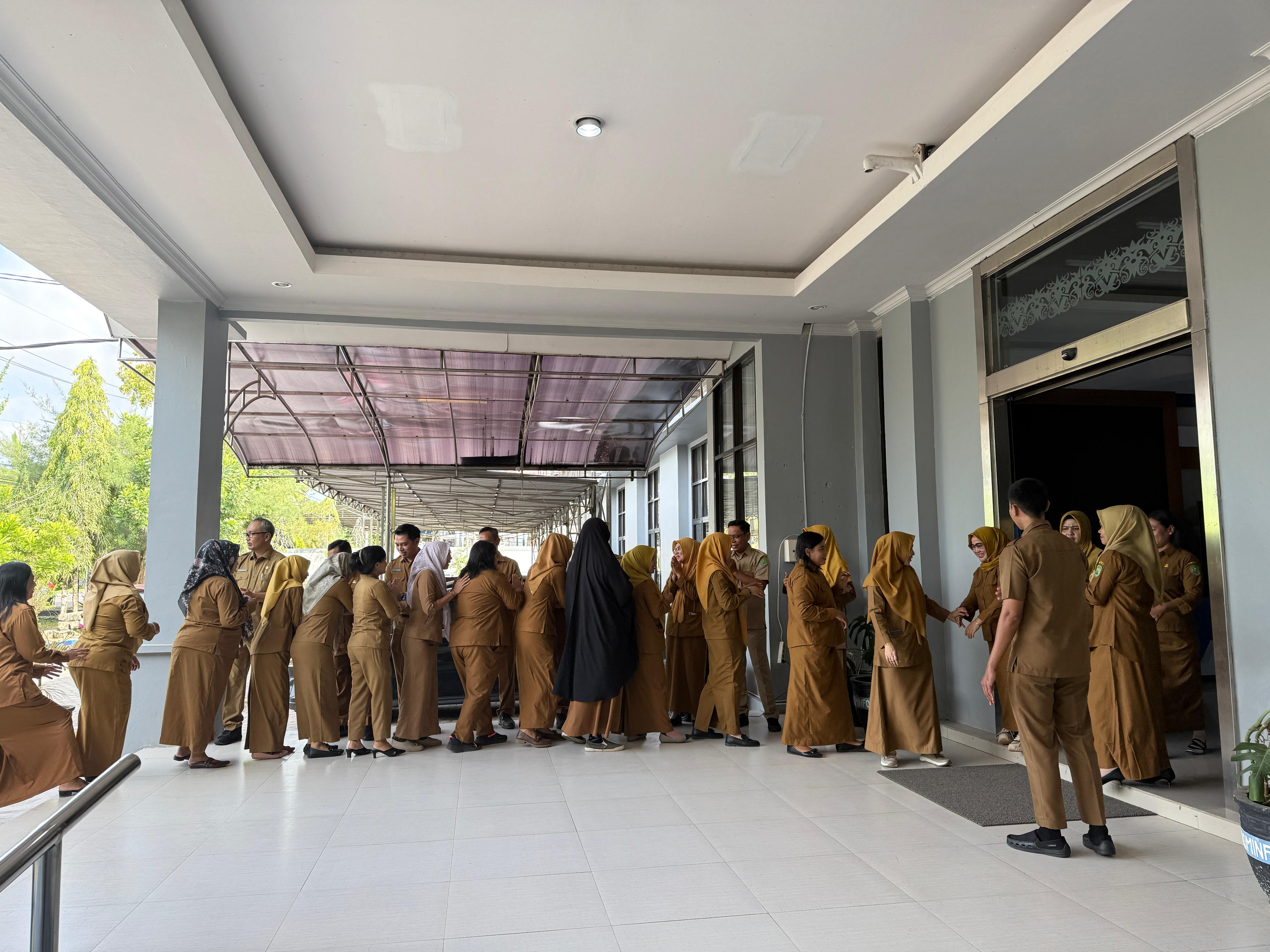 Suasana Hangat Halal Bihalal Idulfitri, Jajaran Diskominfo Staper Kutim Pererat Silaturahmi Usai Apel Pagi
