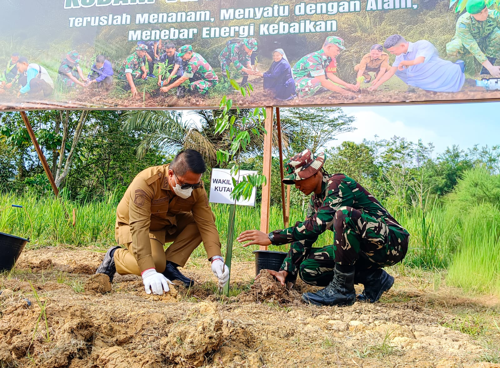 Wabup Mahyunadi Dorong Pemulihan Ekosistem Lewat Penanaman Pohon Serentak