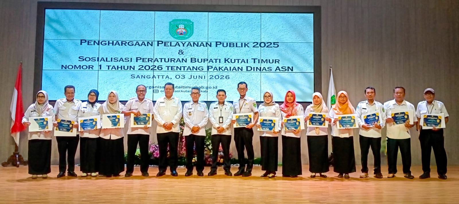 13 Instansi Raih Penghargaan Pelayanan Publik 2025, Bupati Tekankan Inovasi dan Evaluasi