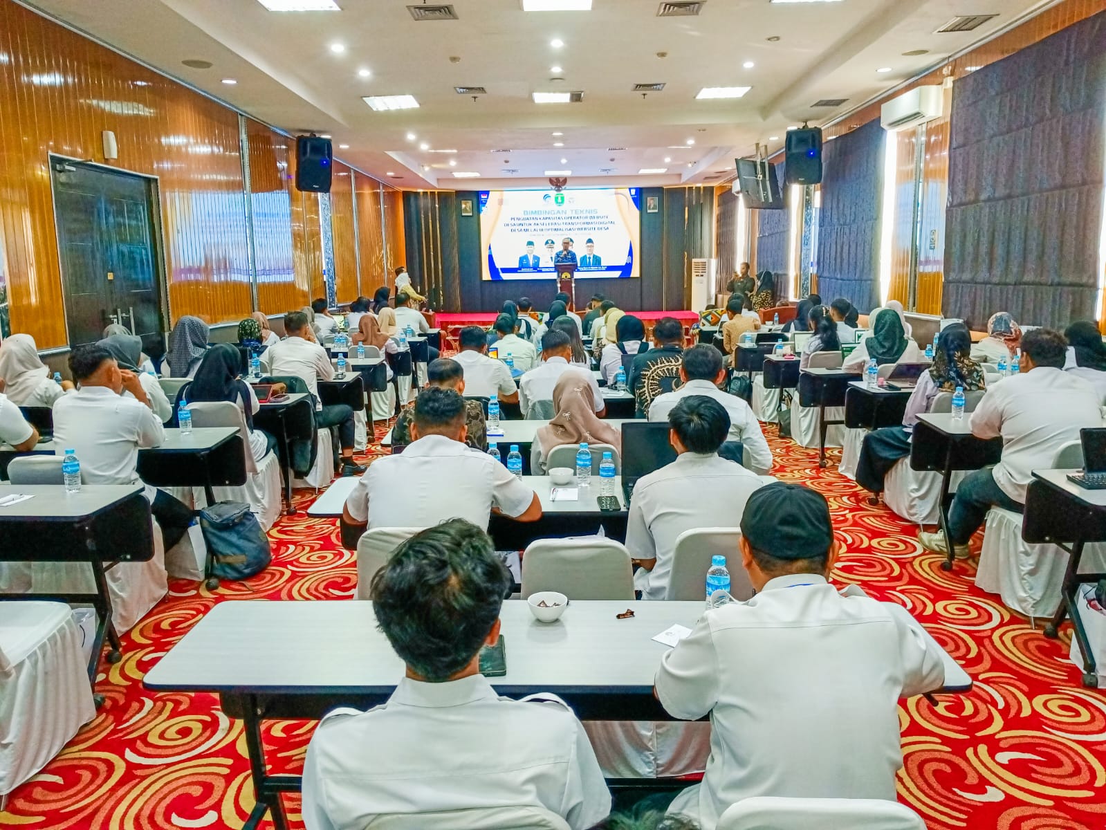 suasana pelatihan yang diikuti oleh 75 Operator Webiste dan PPID Desa 
