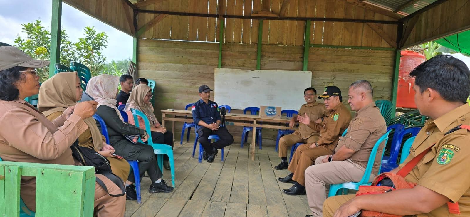 Momen kunjungan perwakilan Perangkat Daerah Kutim ke Desa Himba Lestari