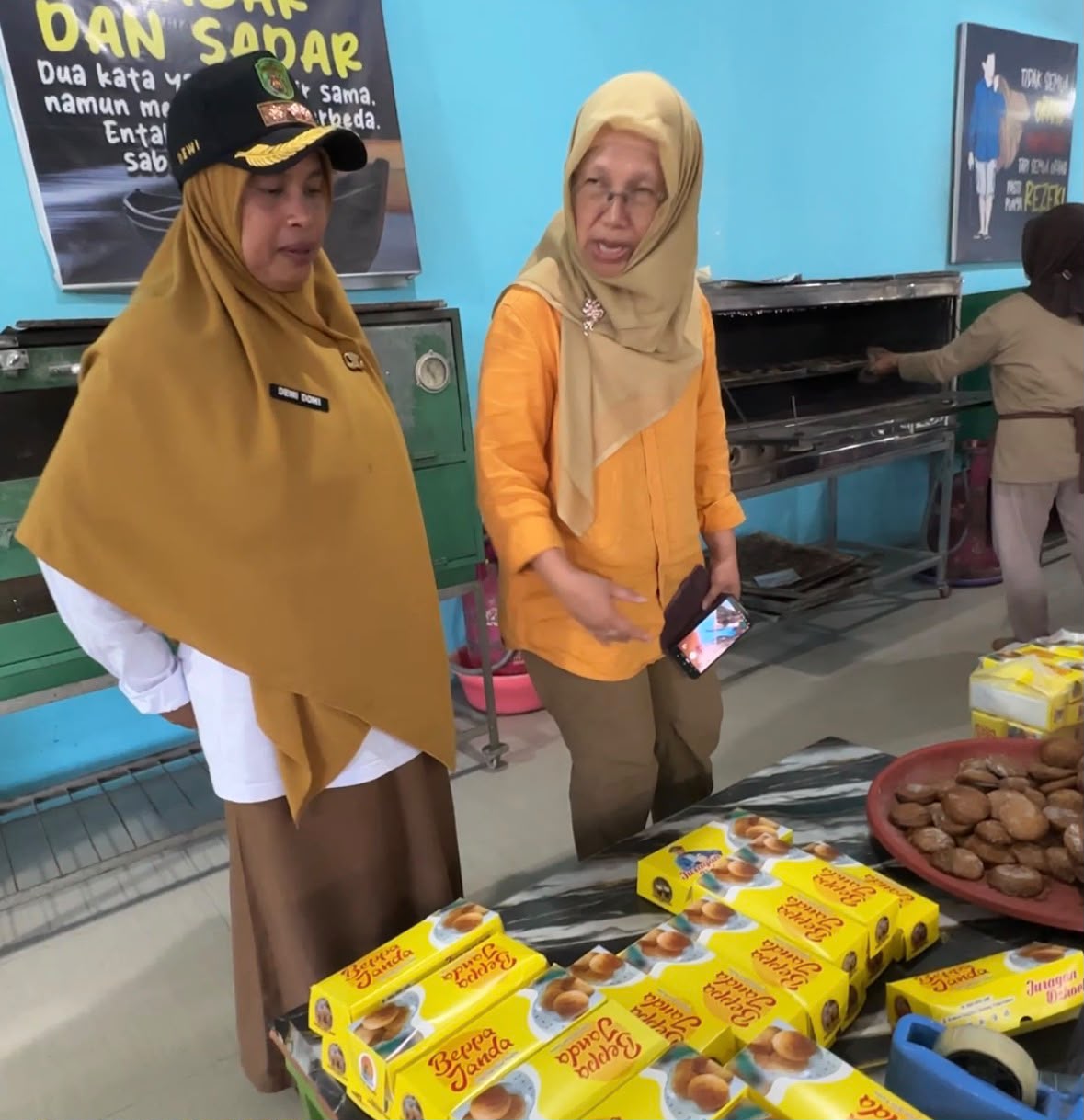 Singgah di Beppa Janda, Tim Geopark Sangkulirang Mangkalihat Nikmati Kearifan Lokal