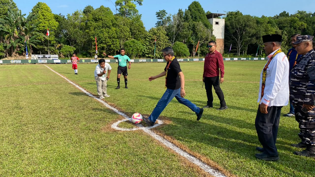 Dibuka Bupati Ardiansyah, Koperasi Sekurau Cup II Jadi Ajang Lahirkan Talenta Sepak Bola Desa