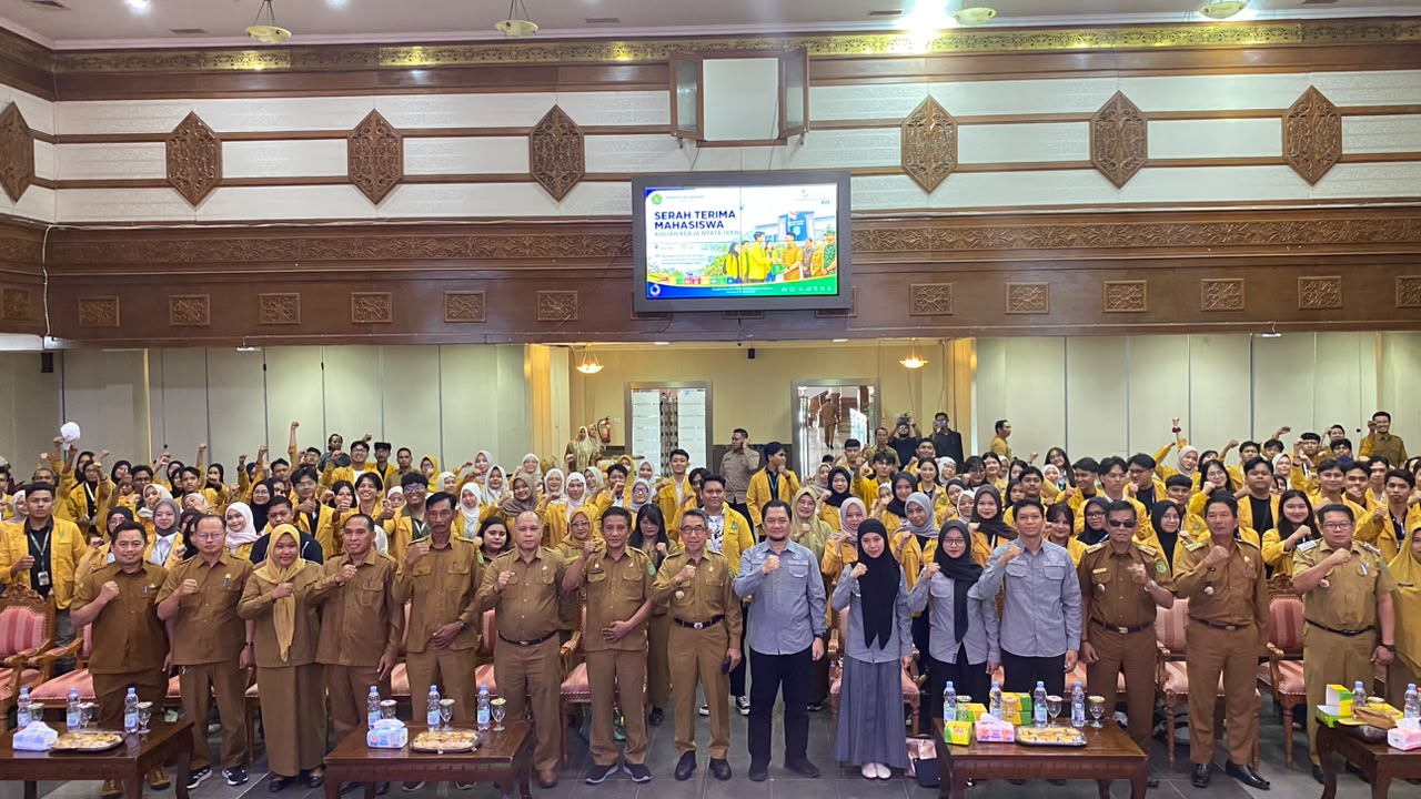 Momen foro Bupati Ardiansyah Sulaiman bersama Mahasiswa KKN Unmul di Ruang Meranti