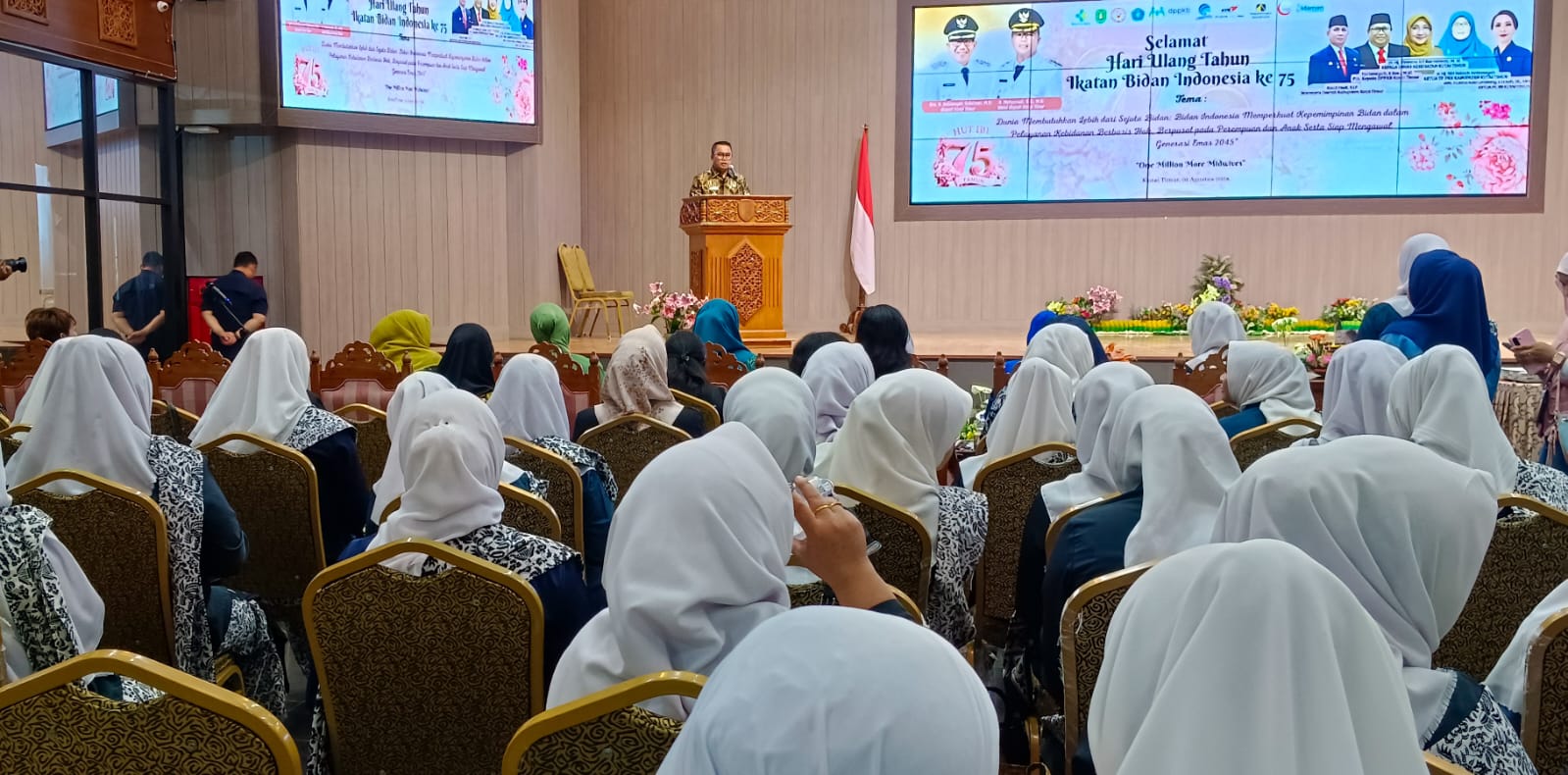 Peringati HUT IBI ke-75, Mahyunadi Tekankan Profesionalisme Bidan untuk Layanan Berkualitas