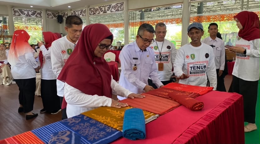 Bupati Ardiansyah Dorong Pengembangan Tenun ATBM Berbasis Motif Lokal Kutim