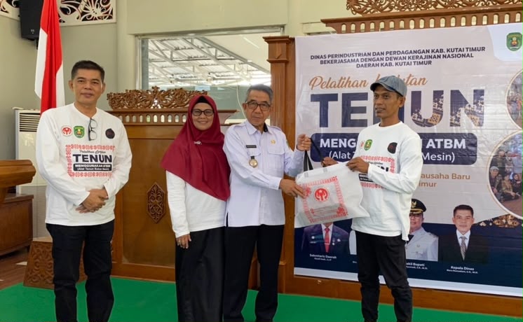 Erwin Apresiasi Semangat Perajin Kutim, Dorong Tenun ATBM Jadi Produk Unggulan