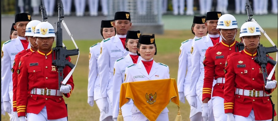  Disaksikan Orang Tua, Akhmad Annur Tuntaskan Tugas Pengerek Bendera Paskibraka Kutim 