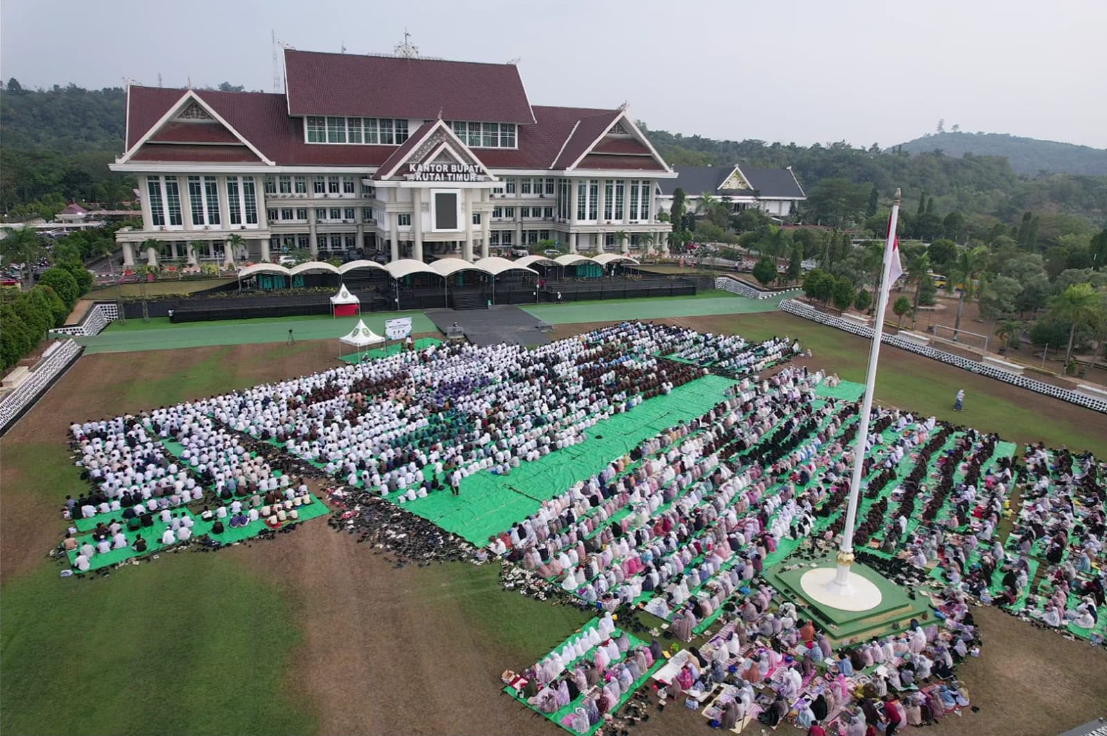 Salat Istisqa Digelar, Ribuan Jamaah Kutim Mohon Rahmat dan Turunnya Hujan